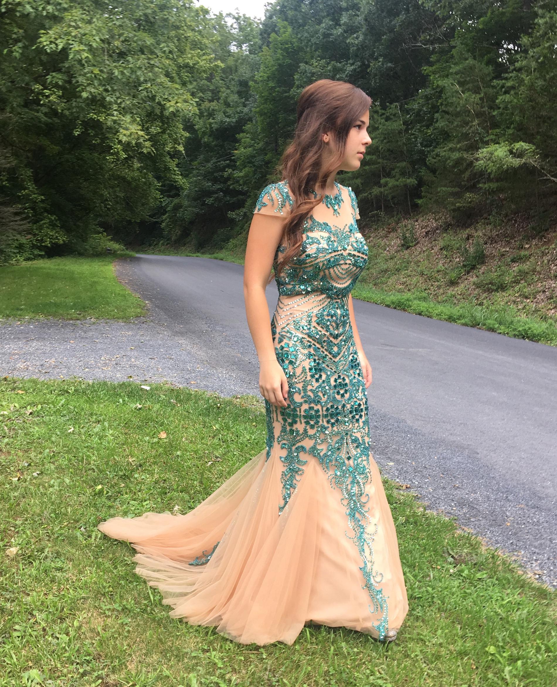 Style 1939 Sherri Hill Size 4 Prom Cap Sleeve Sequined Green Mermaid Dress on Queenly