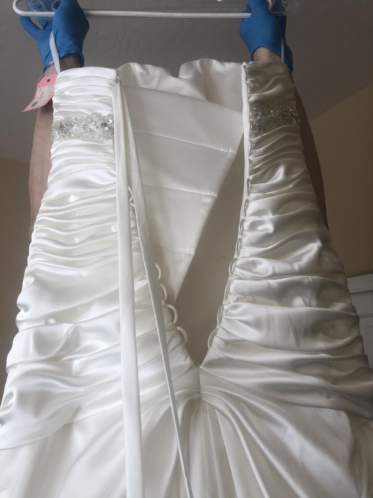 Size 8 Wedding Strapless White Dress With Train on Queenly