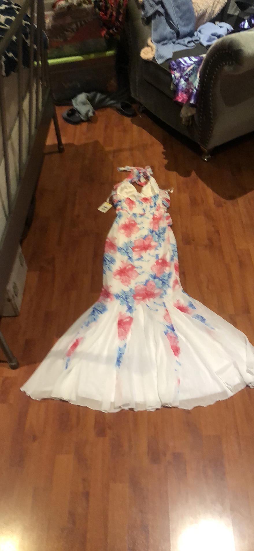 Size 2 Floral White Mermaid Dress on Queenly