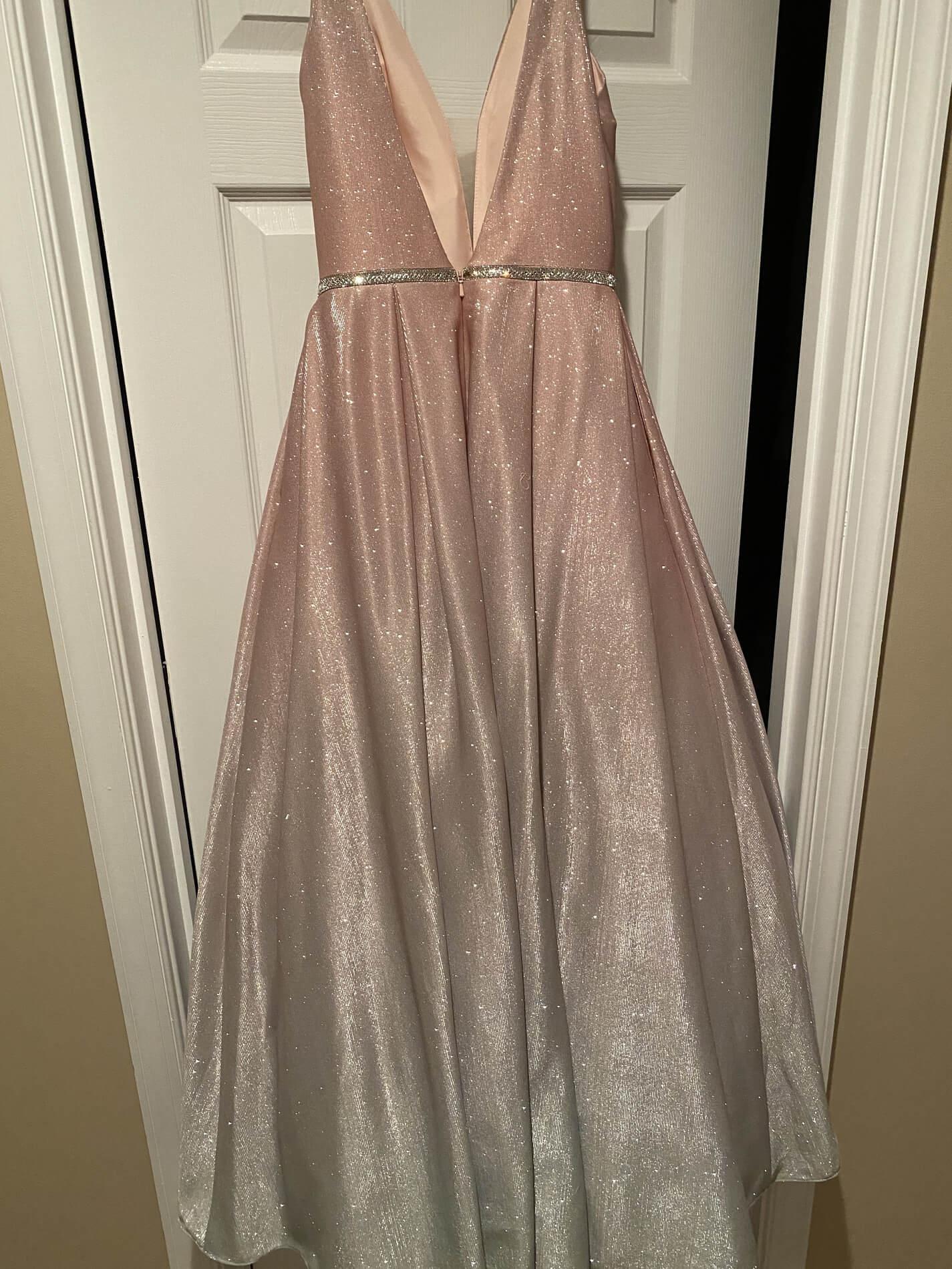 Size 6 Pink Ball Gown on Queenly