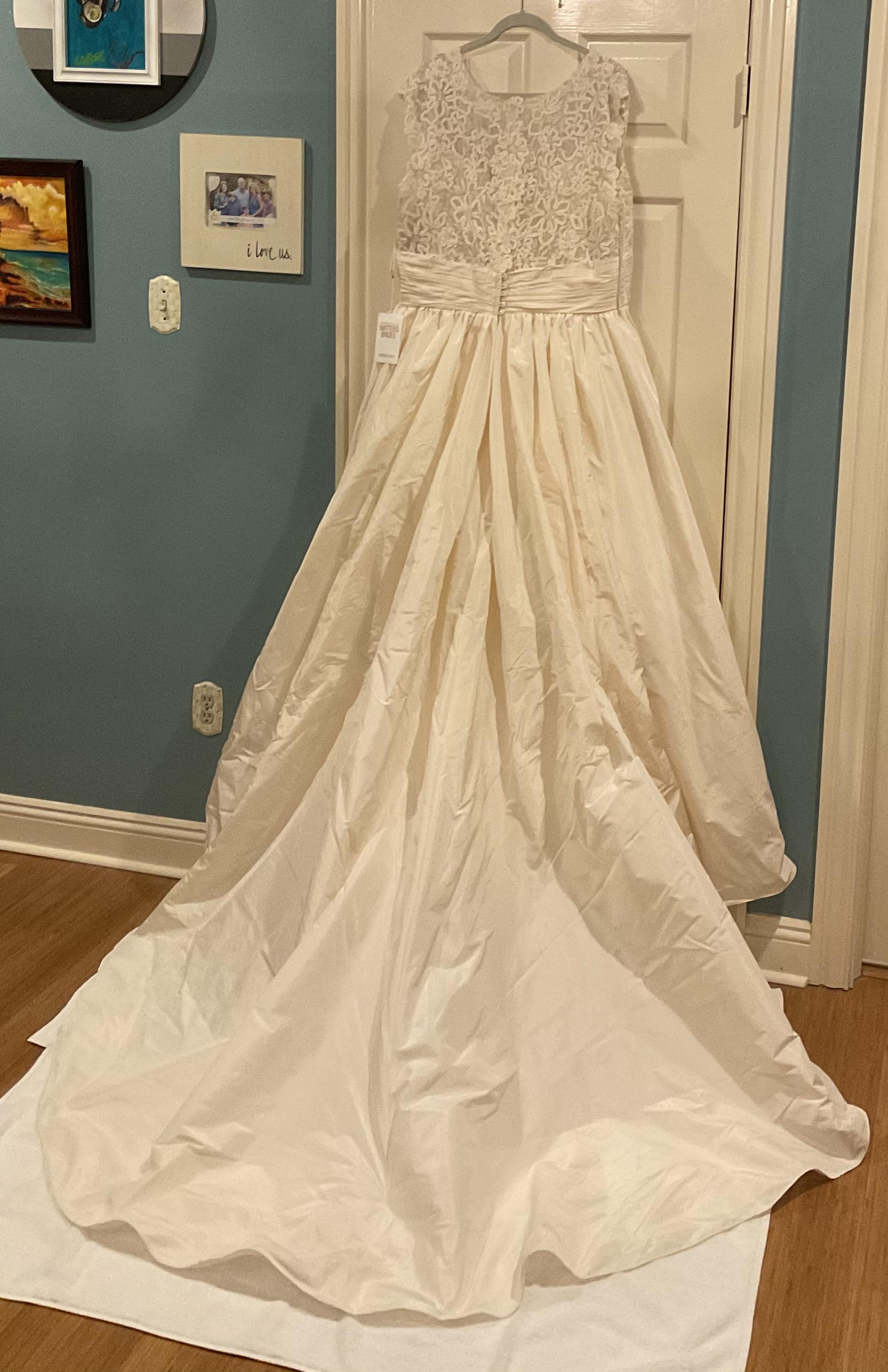 Plus Size 24 Wedding Lace White Ball Gown on Queenly