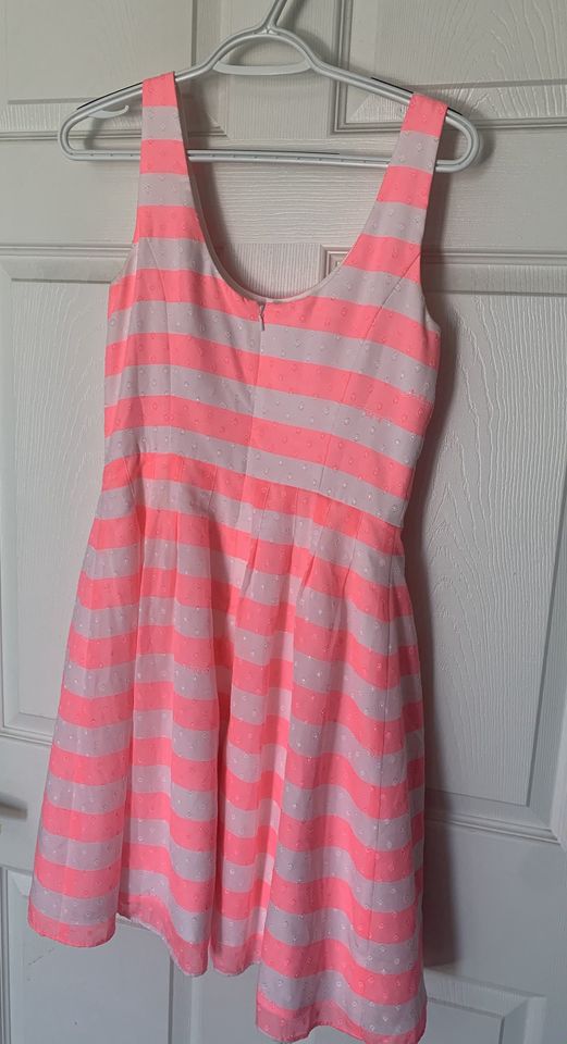 Lilly Pulitzer Size 4 Pageant Hot Pink Cocktail Dress on Queenly