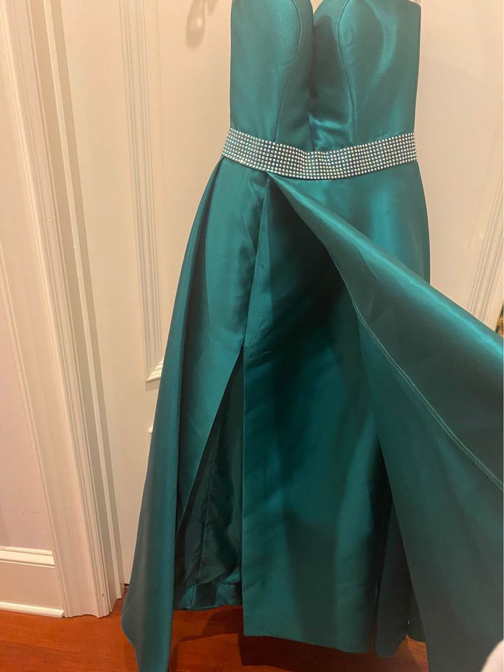 Ellie Wilde Size 4 Green Side Slit Dress on Queenly