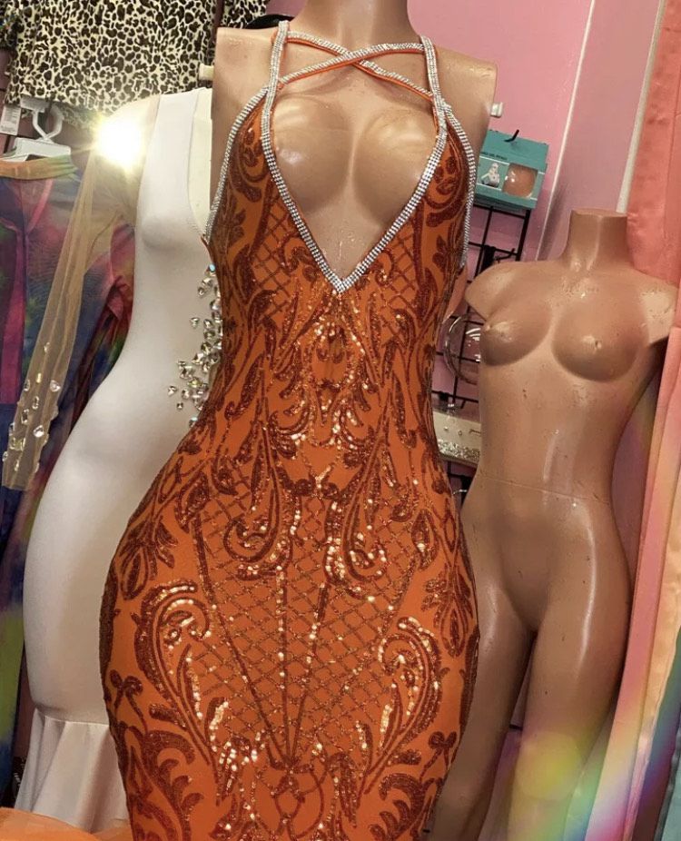 Ellie Wilde Orange Size 10 Straight Dress on Queenly