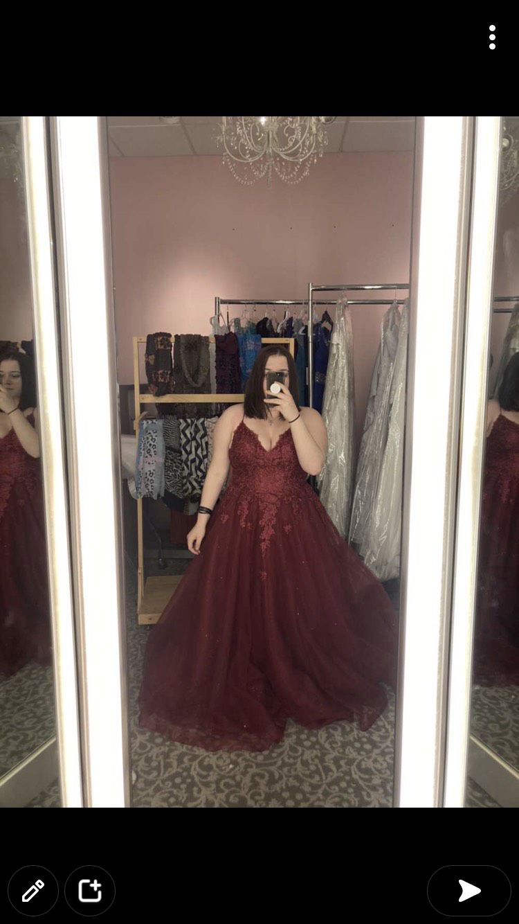 Plus Size 16 Prom Burgundy Red Dress With Train on Queenly