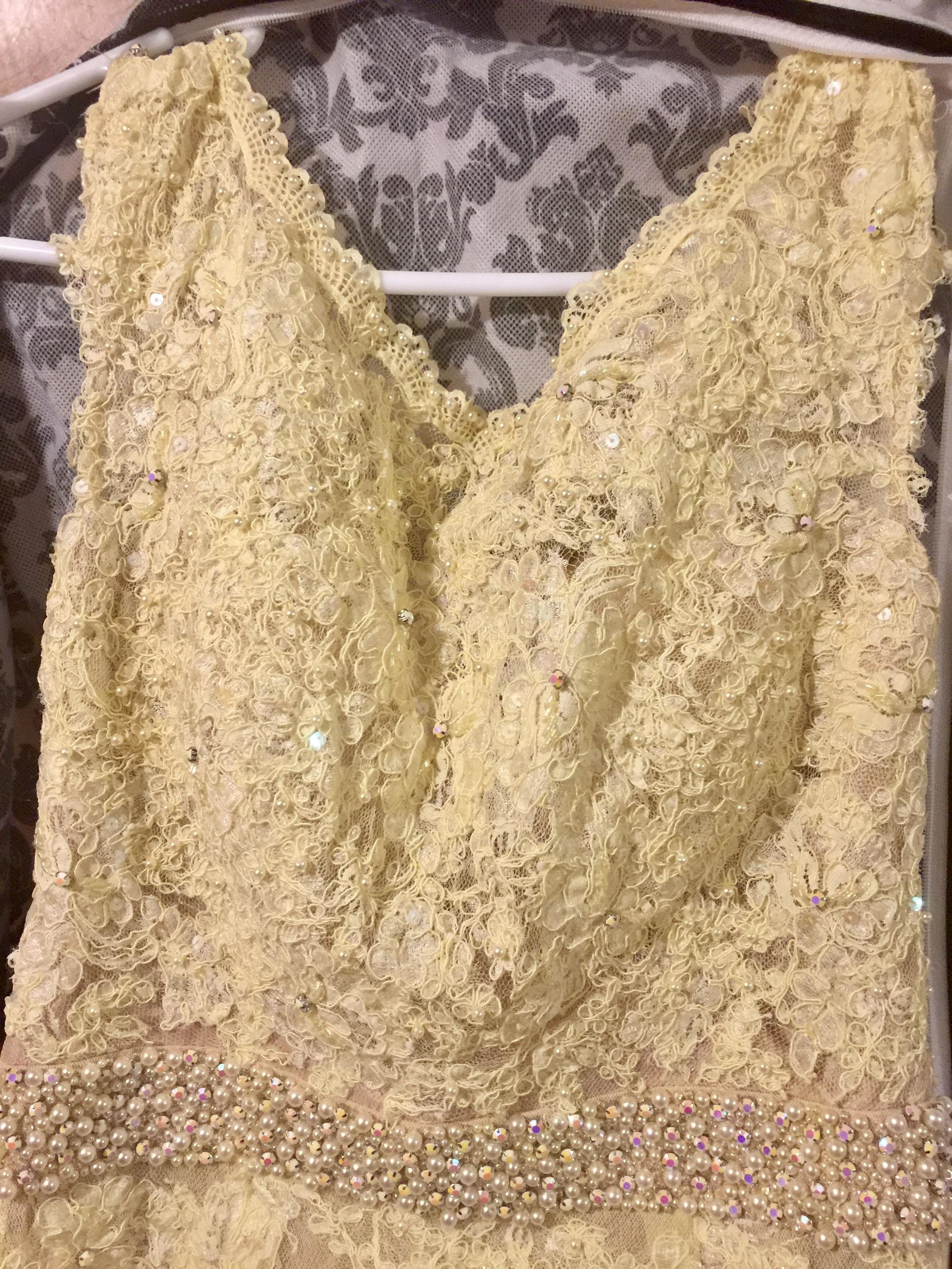 Size 6 Prom Cap Sleeve Lace Yellow A-line Dress on Queenly