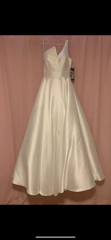 Jovani Size 4 White Dress With Train on Queenly