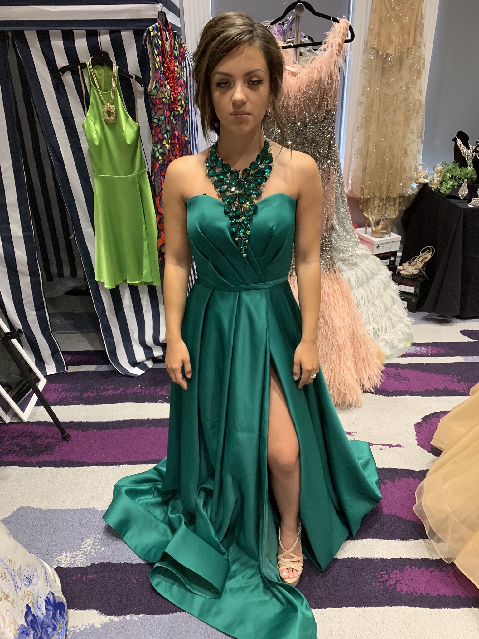 Size 00 Strapless Emerald Green Ball Gown on Queenly