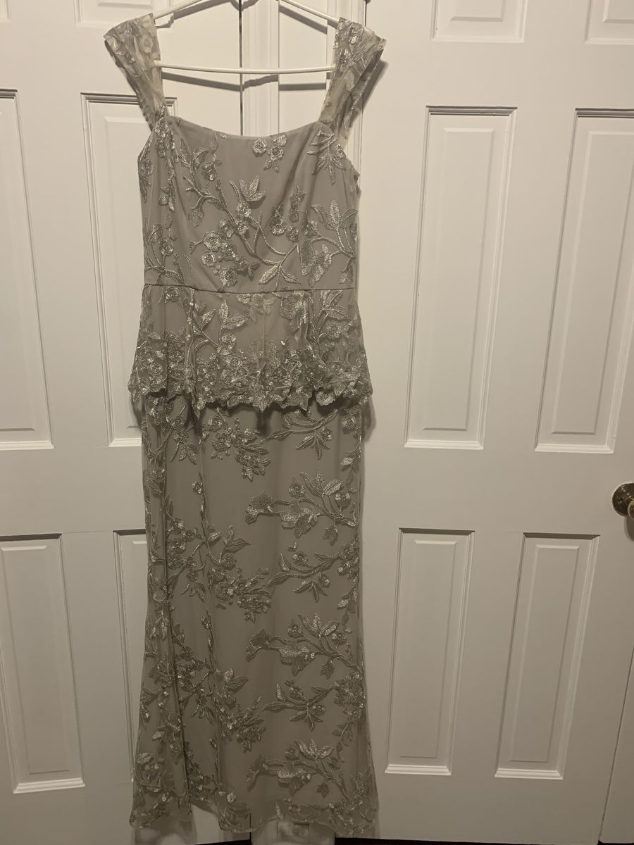 Ralph Lauren Silver Size 8 $300 Lace Straight Dress on Queenly