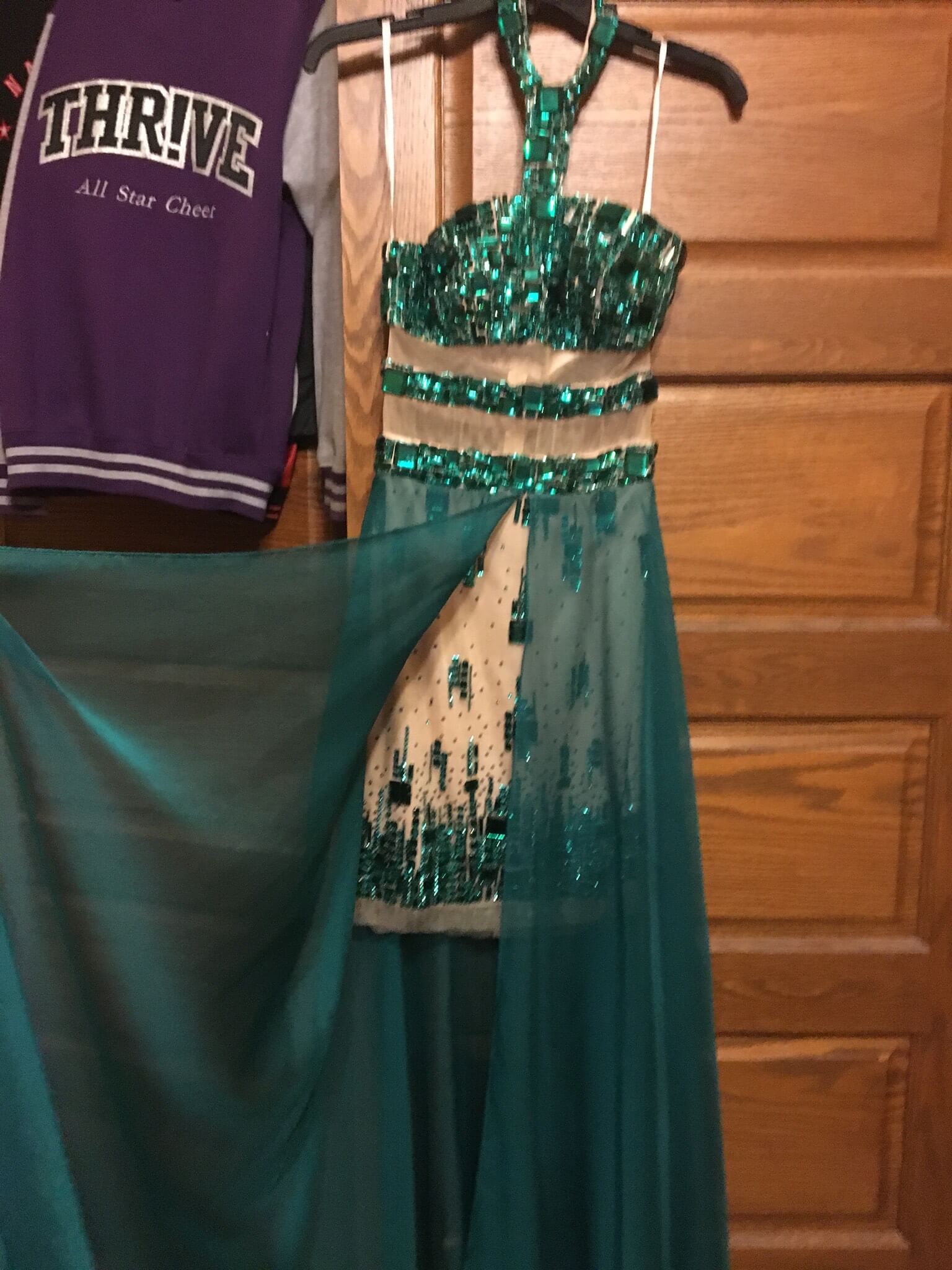 Sherri Hill Green Size 0 Fun Fashion Holiday Cocktail Dress on Queenly