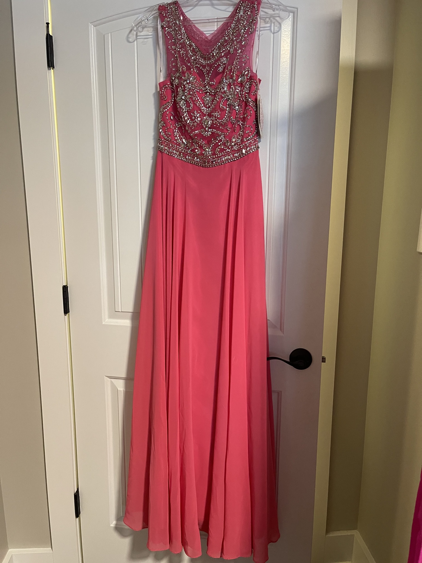 Size 2 Prom Sequined Coral A-line Dress on Queenly