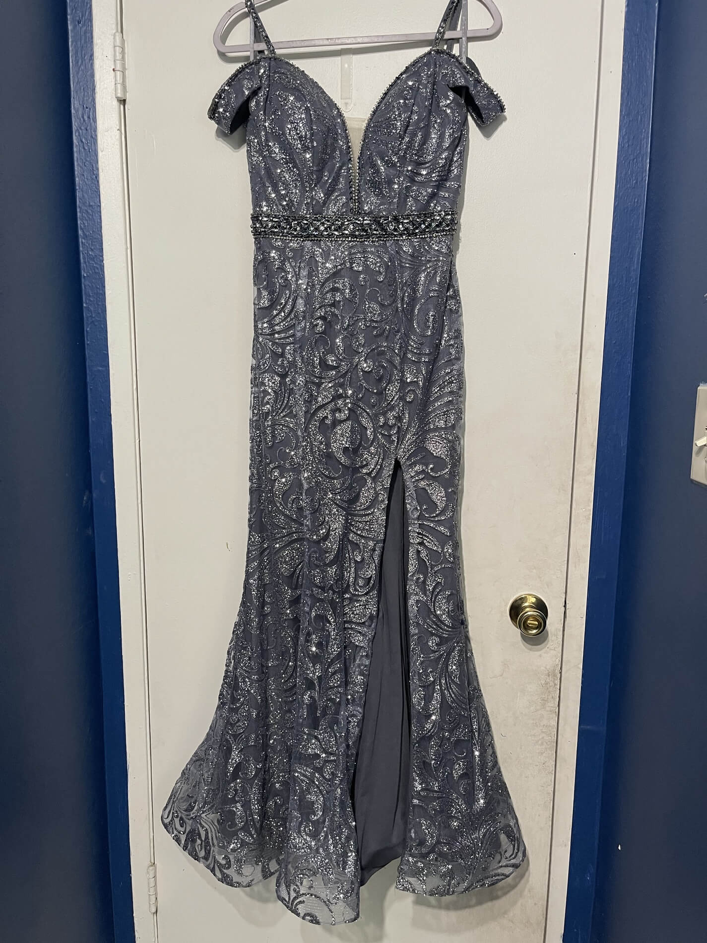 Size 6 Prom Off The Shoulder Silver A-line Dress on Queenly