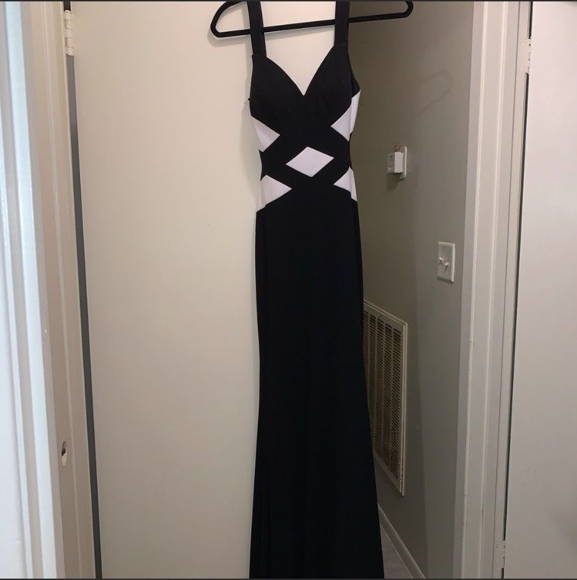 Faviana Black Size 0 Sorority Formal Wedding Guest Cut Out Straight Dress on Queenly