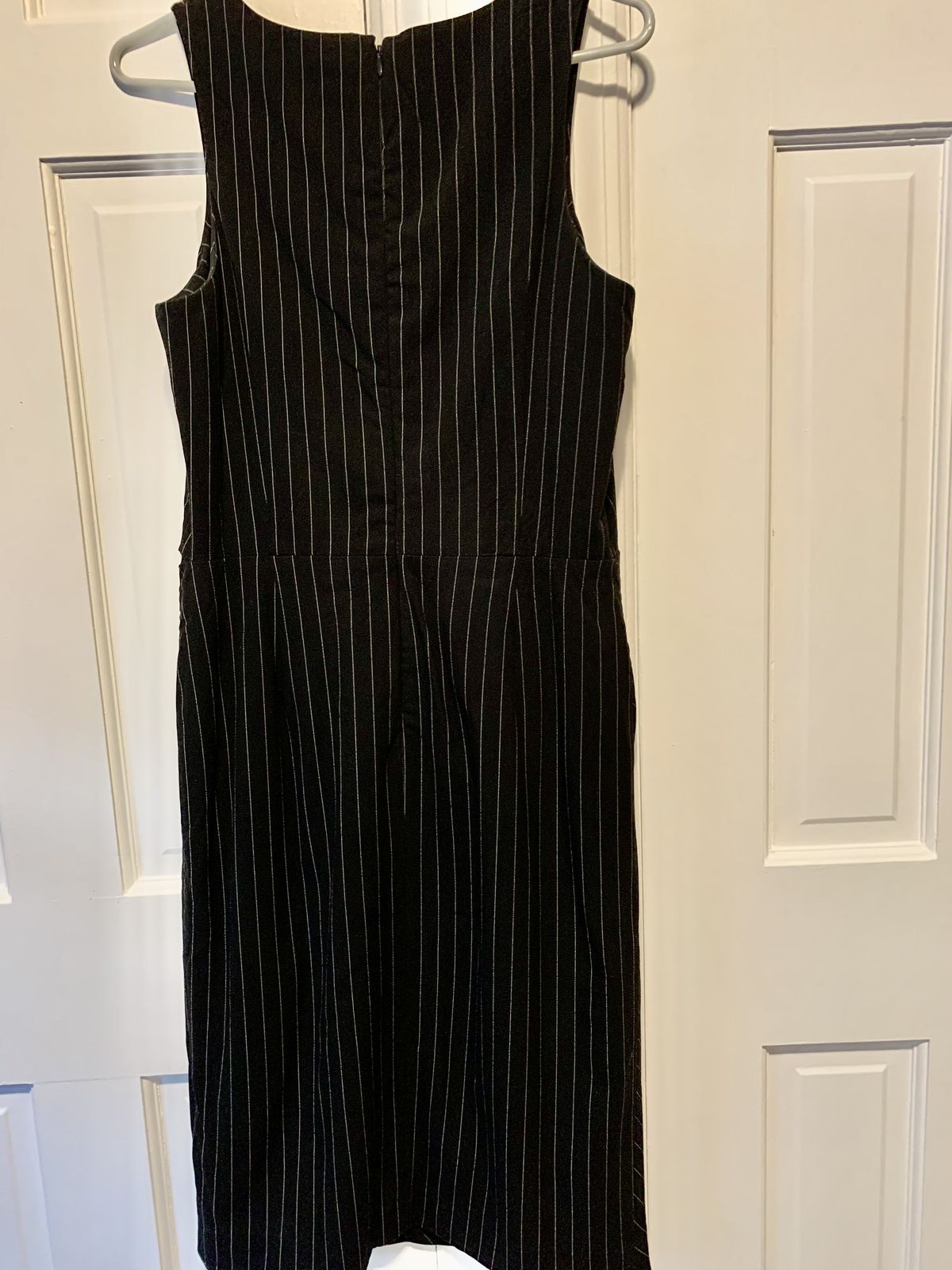 DKNY Size 6 Wedding Guest Black Cocktail Dress on Queenly