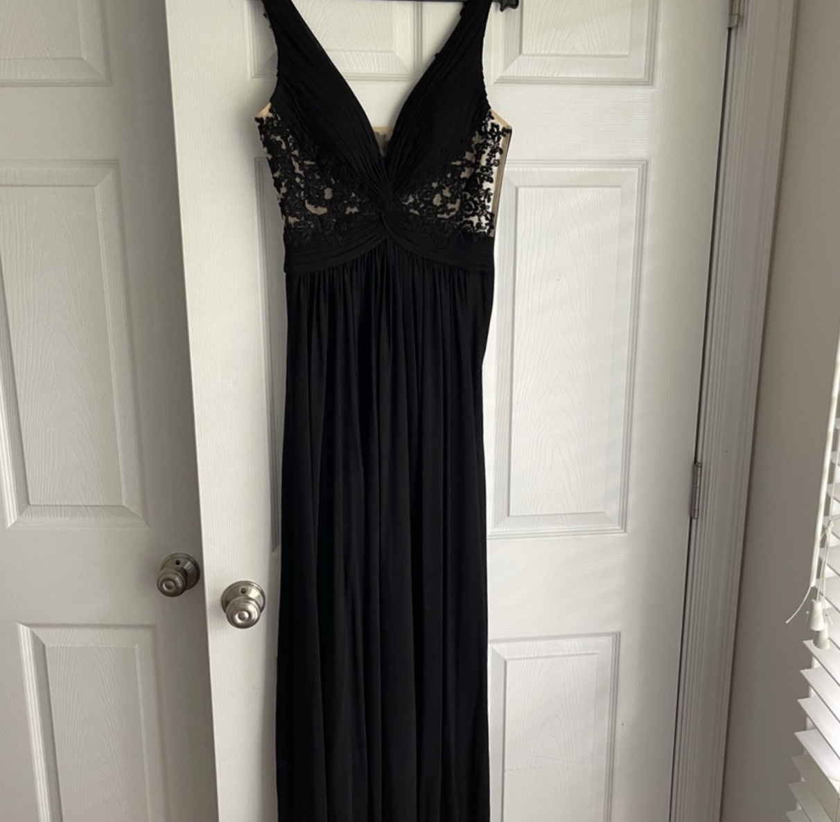 Sherri Hill Size 2 Prom Plunge Lace Black Ball Gown on Queenly