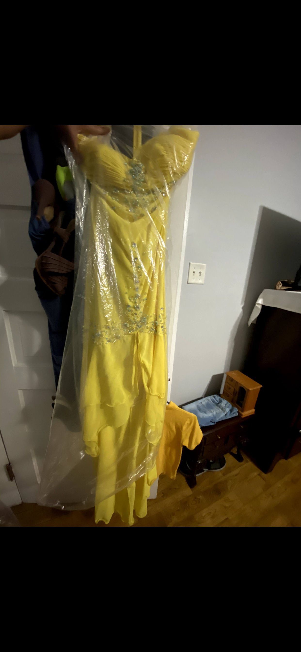 Size 8 Yellow A-line Dress on Queenly