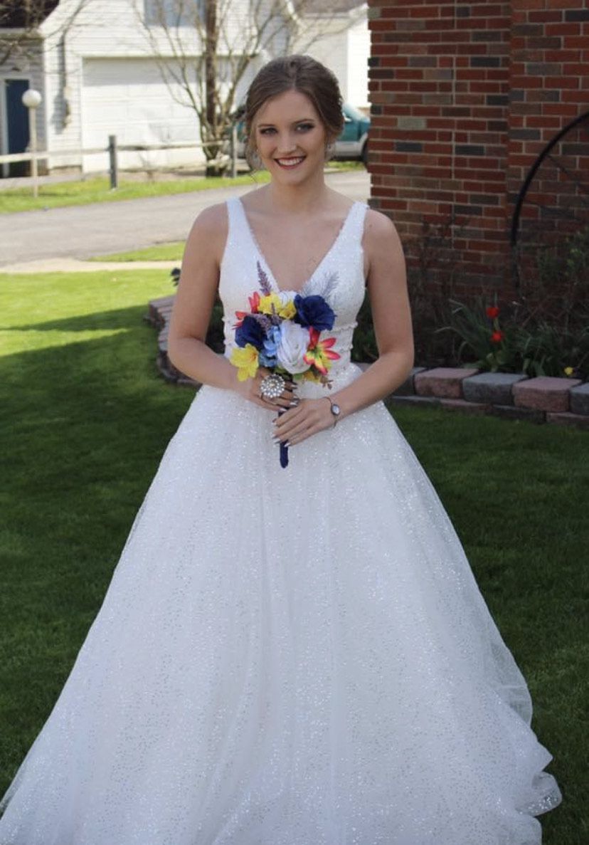 Size 2 Wedding Plunge Sequined White Ball Gown on Queenly