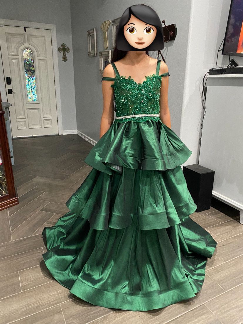 Size 0 Pageant Emerald Green Ball Gown on Queenly