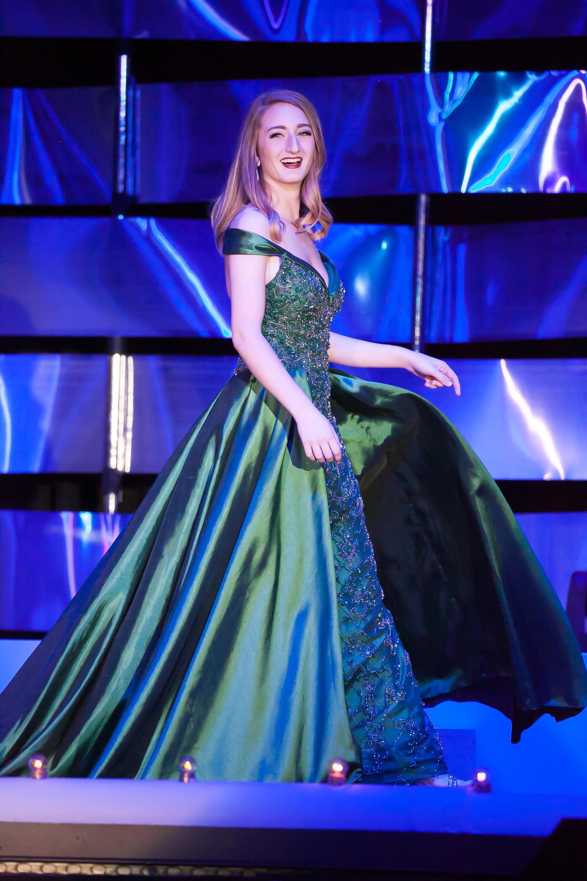 Tony Bowls Size 2 Green Dress With Train on Queenly
