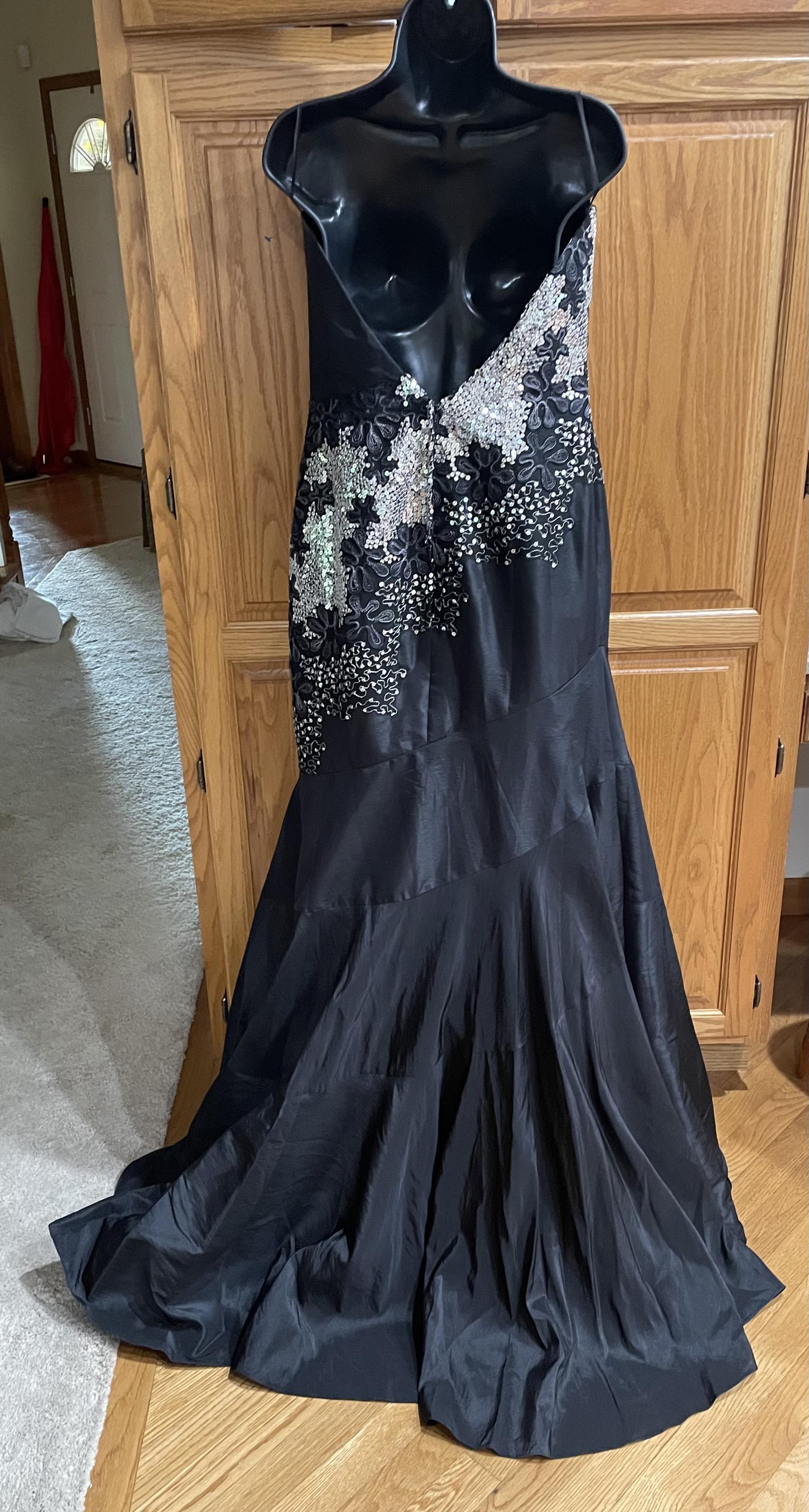 Size 10 Prom Strapless Black Mermaid Dress on Queenly