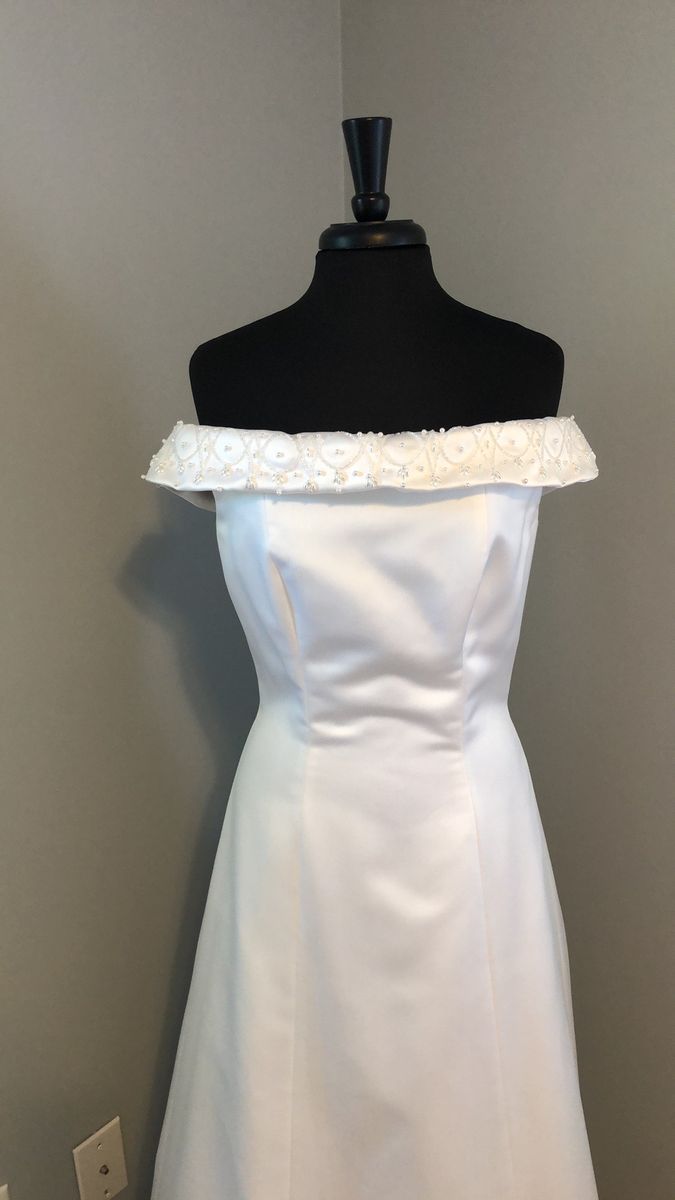 Bianchi Size 8 Wedding Off The Shoulder White A-line Dress on Queenly
