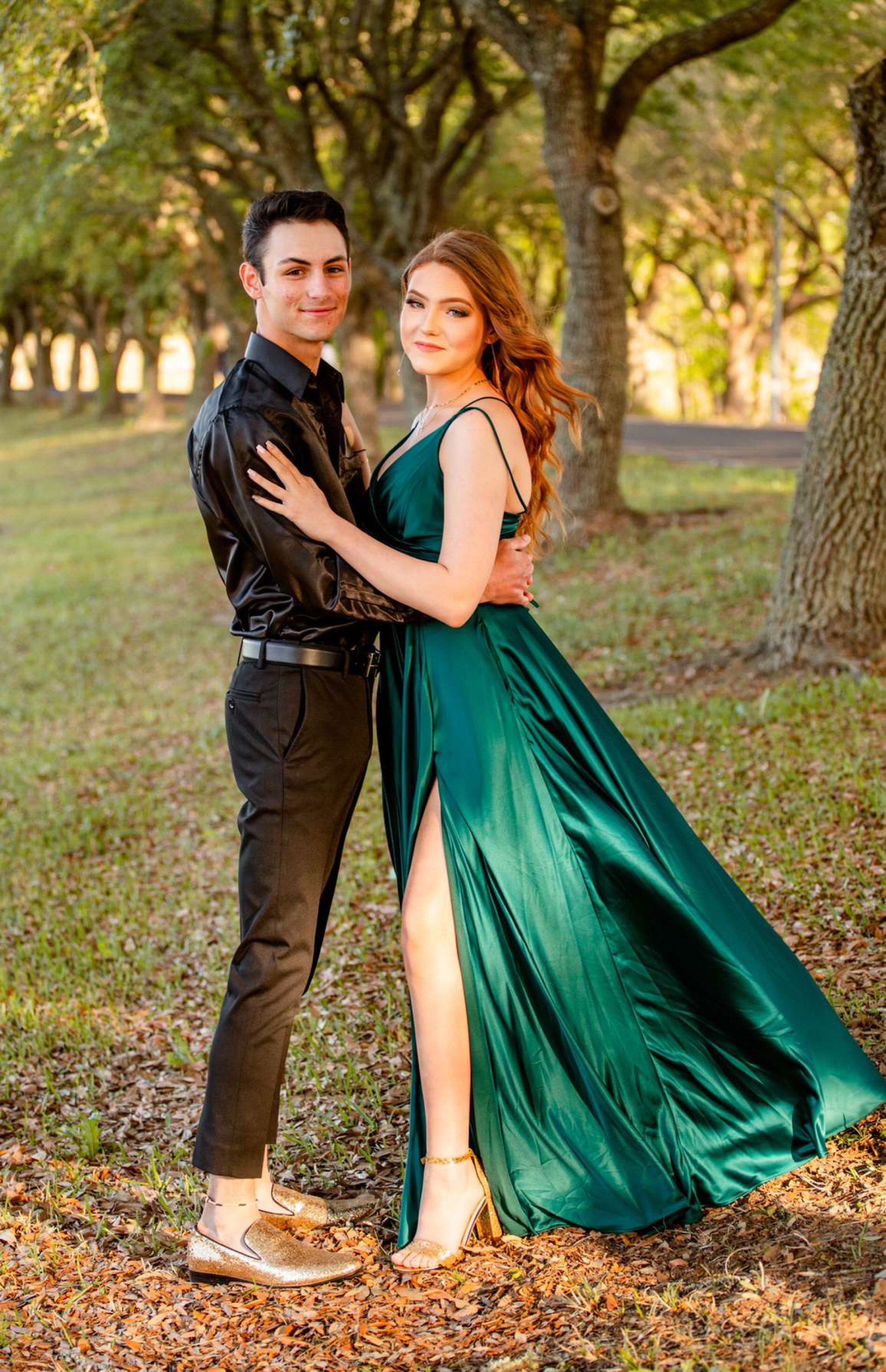 Size 0 Bridesmaid Plunge Satin Emerald Green Side Slit Dress on Queenly