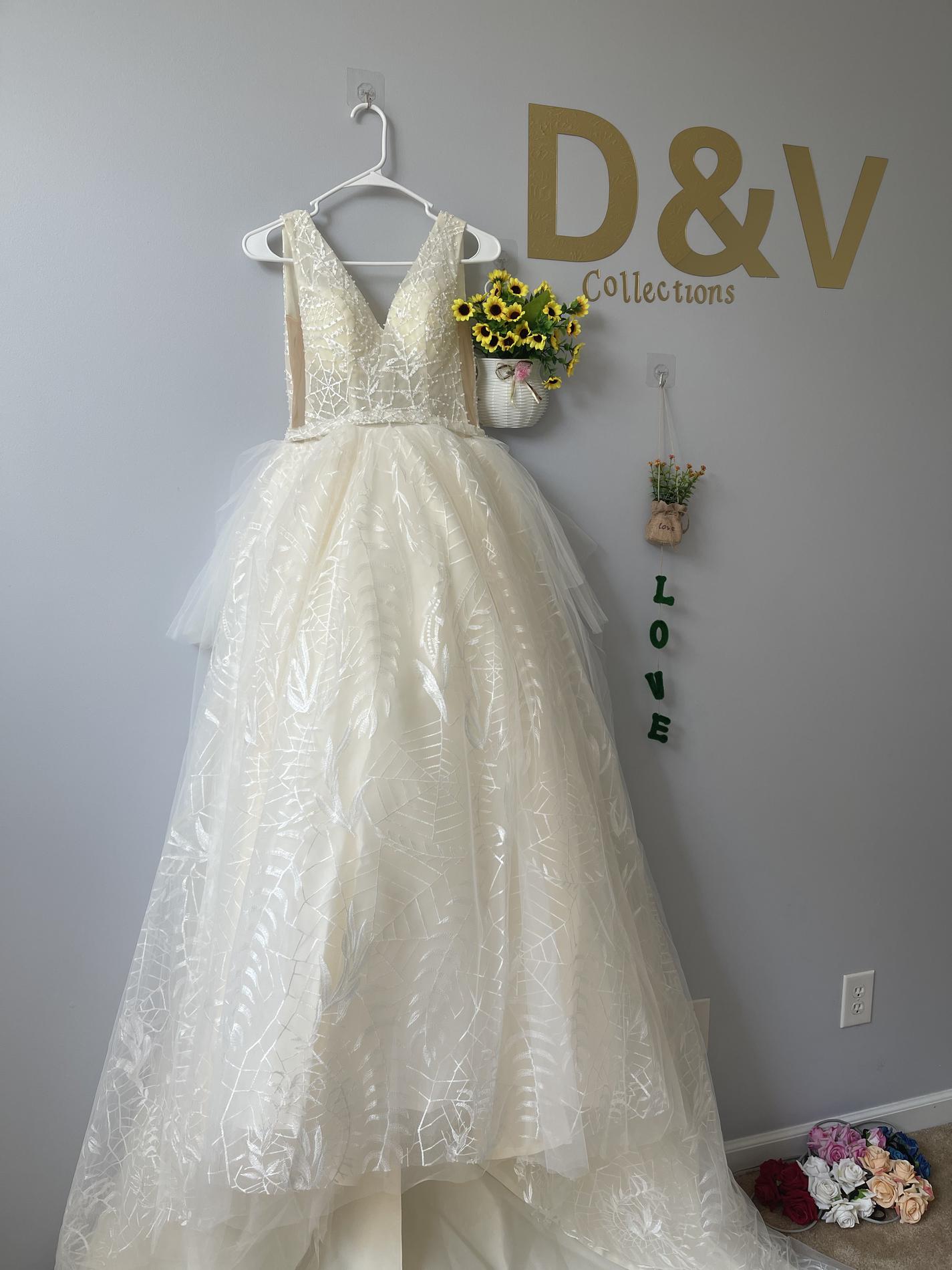 D&V Nude Size 6 Dandv Ball gown on Queenly