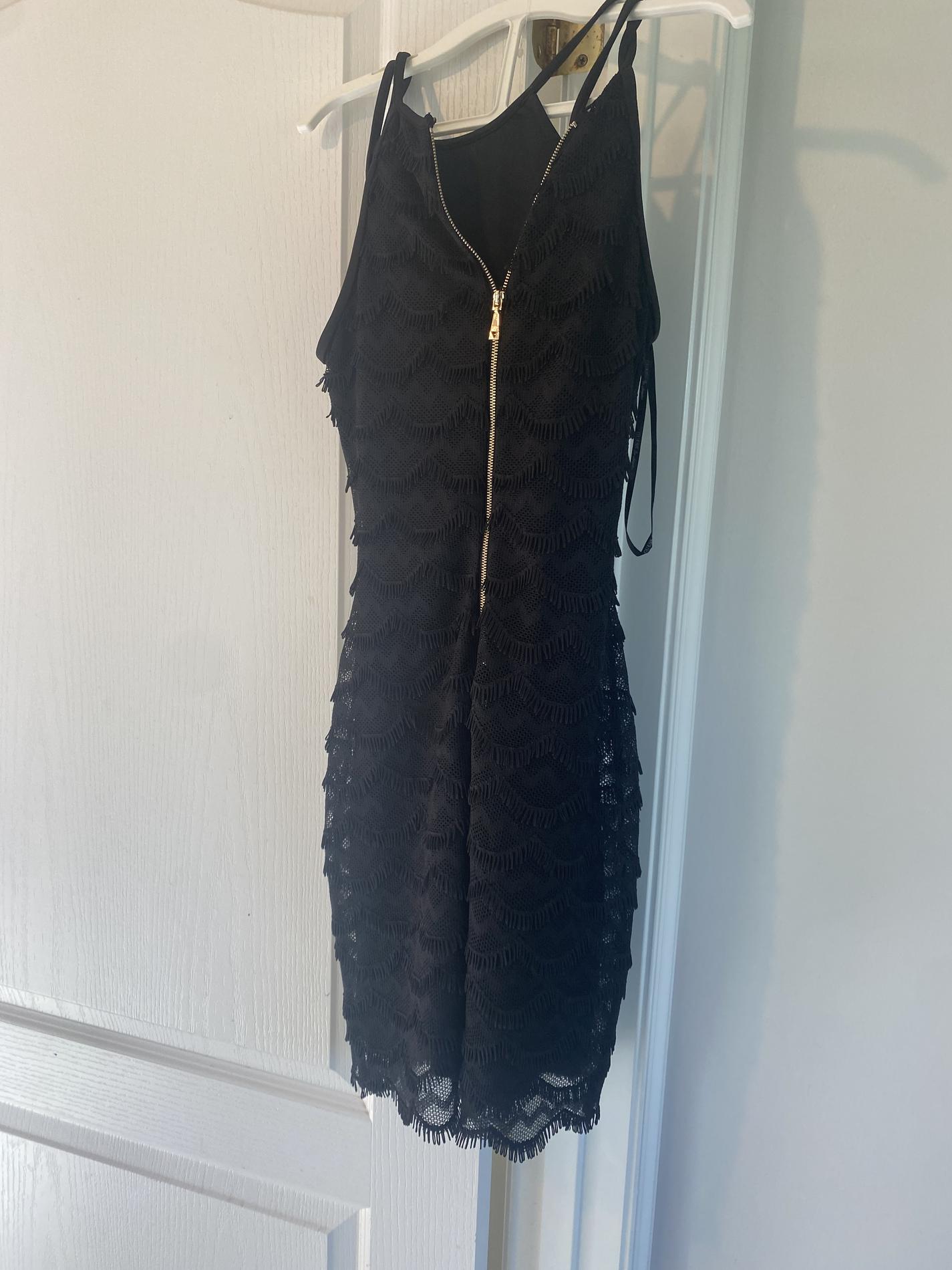 Guess Size 0 Wedding Guest Black Cocktail Dress on Queenly