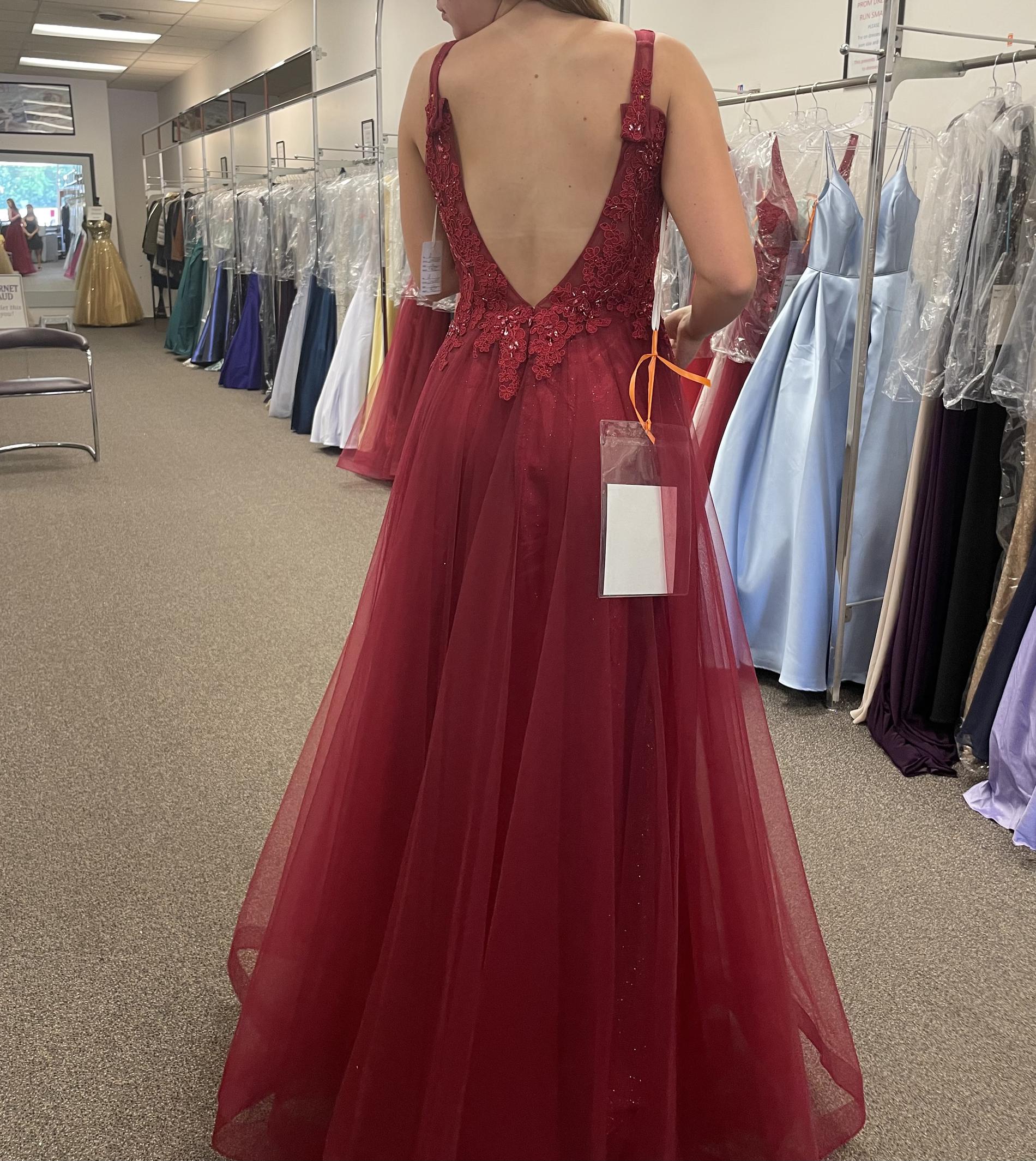 Size 10 Prom Plunge Red Ball Gown on Queenly