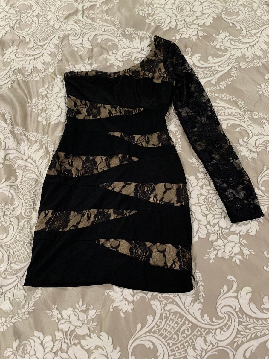 Size 4 Homecoming Long Sleeve Lace Black Cocktail Dress on Queenly