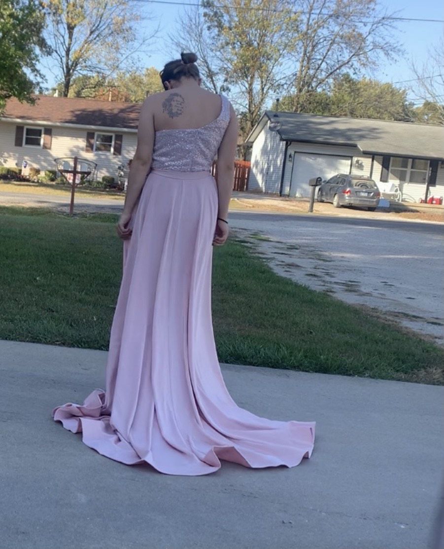 Size 6 Prom Light Pink Side Slit Dress on Queenly