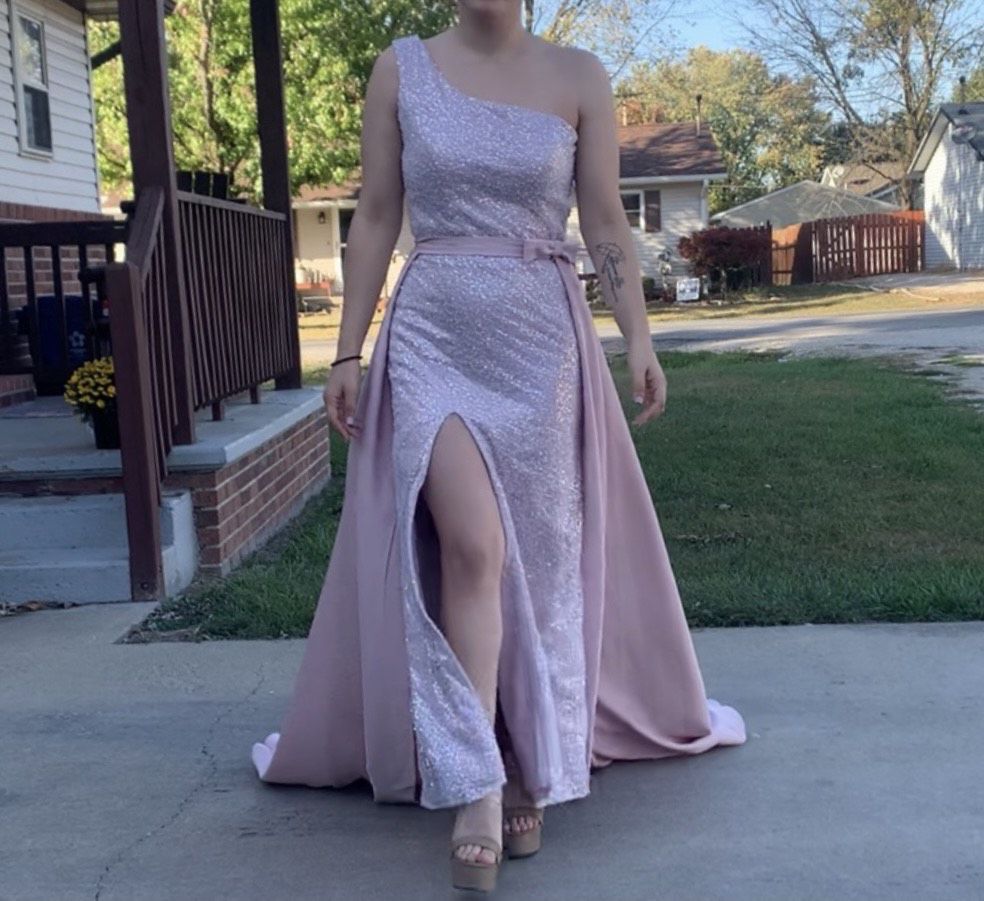 Size 6 Prom Light Pink Side Slit Dress on Queenly