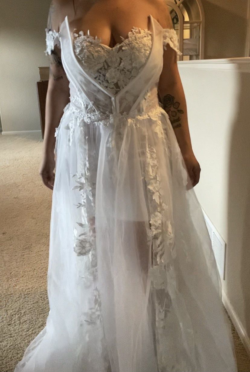 Size 10 Wedding Sheer White A-line Dress on Queenly