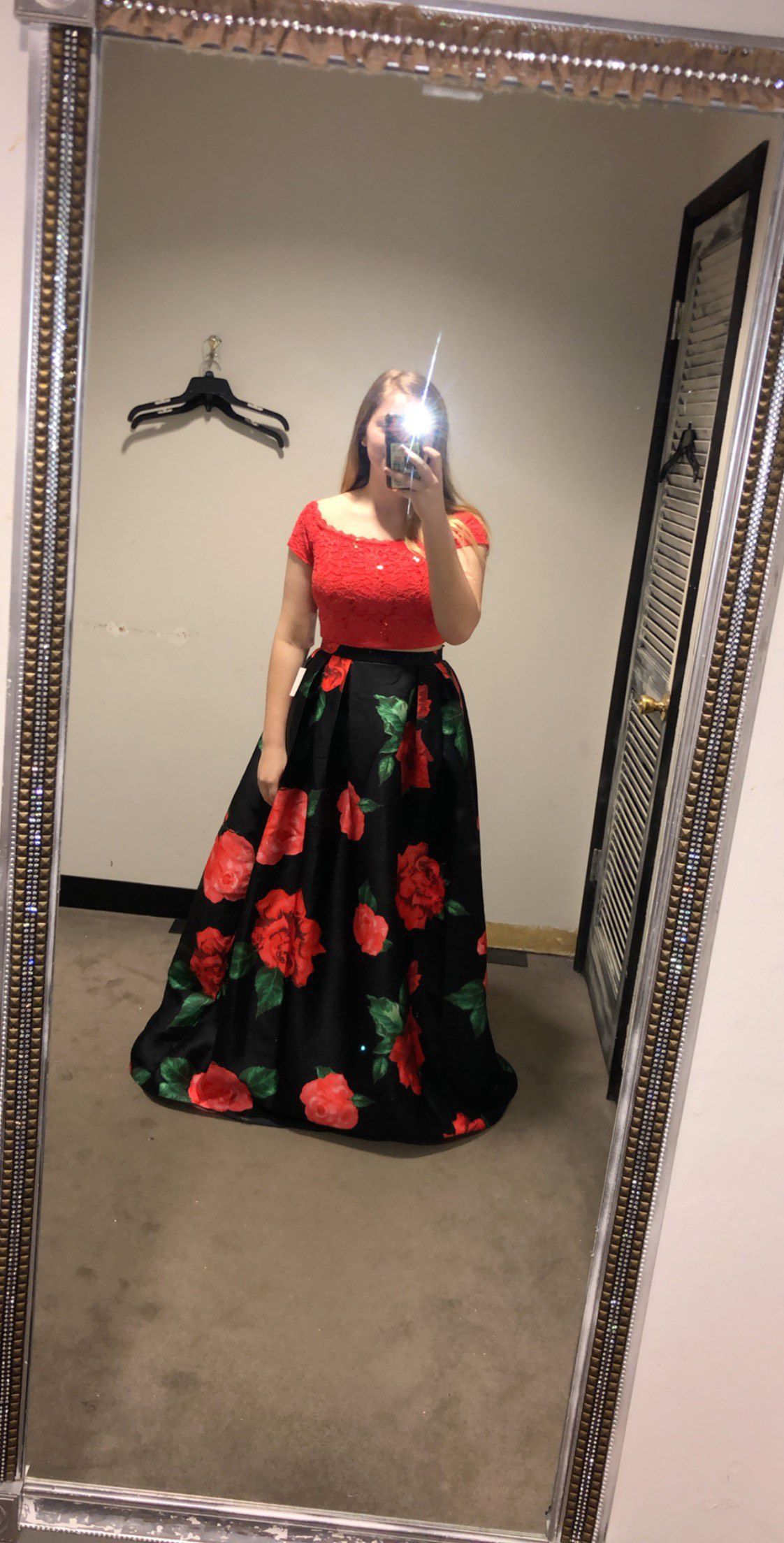 Size 8 Prom Off The Shoulder Floral Red Ball Gown on Queenly