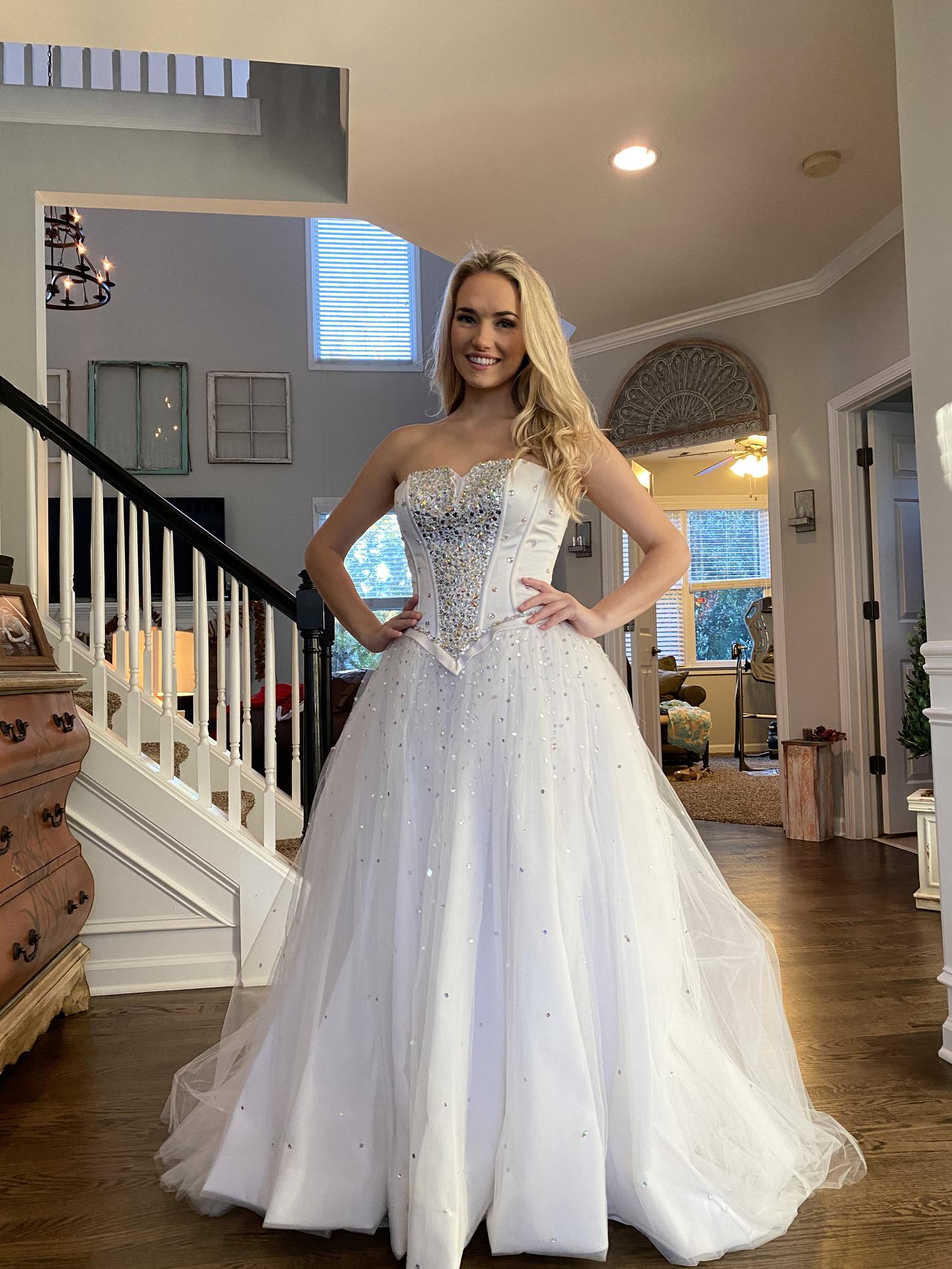 Size 4 Prom Strapless White Ball Gown on Queenly