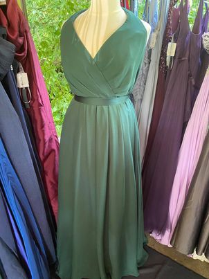 Vera Wang Plus Size 20 Bridesmaid Halter Green A-line Dress on Queenly