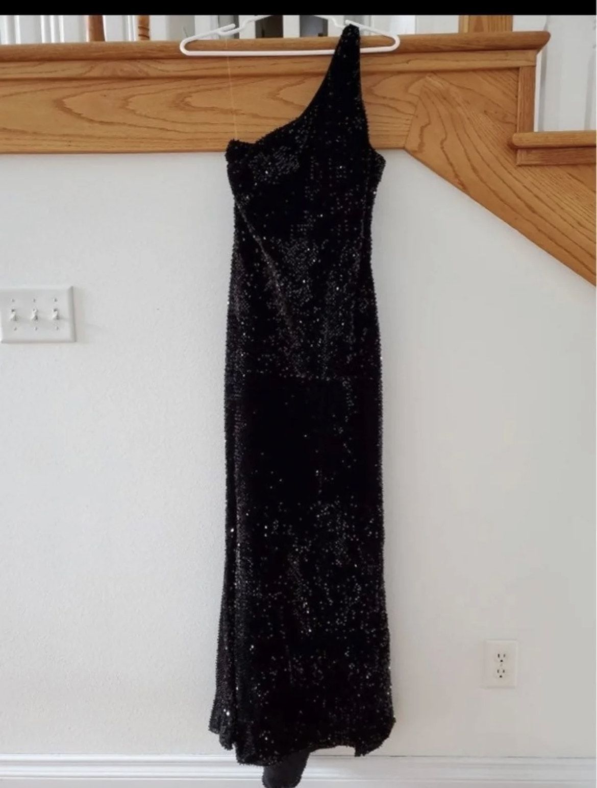 Foreign Exchange Size 6 Prom One Shoulder Black Floor Length Maxi on Queenly
