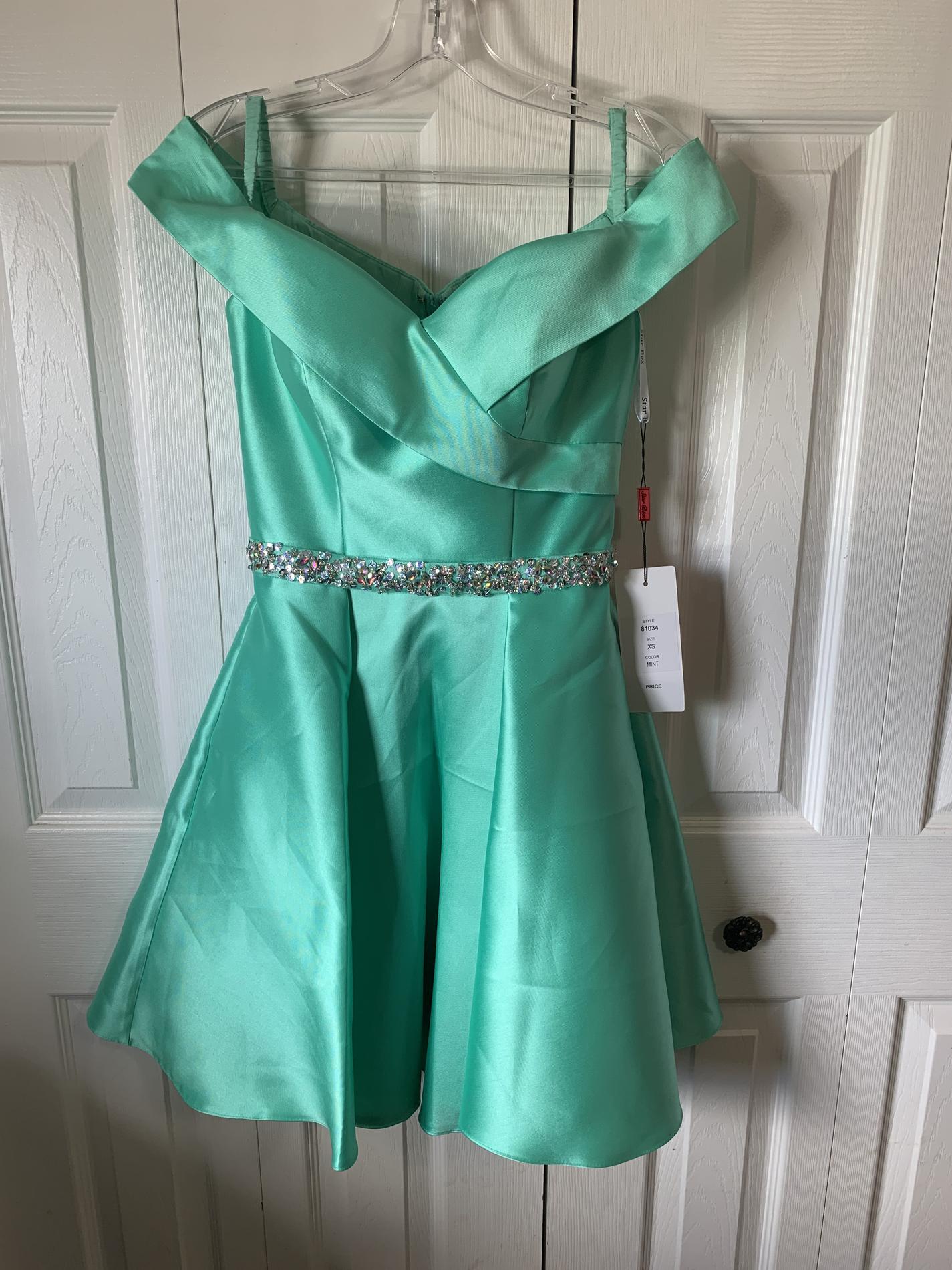 Size 0 Homecoming Off The Shoulder Blue Cocktail Dress on Queenly
