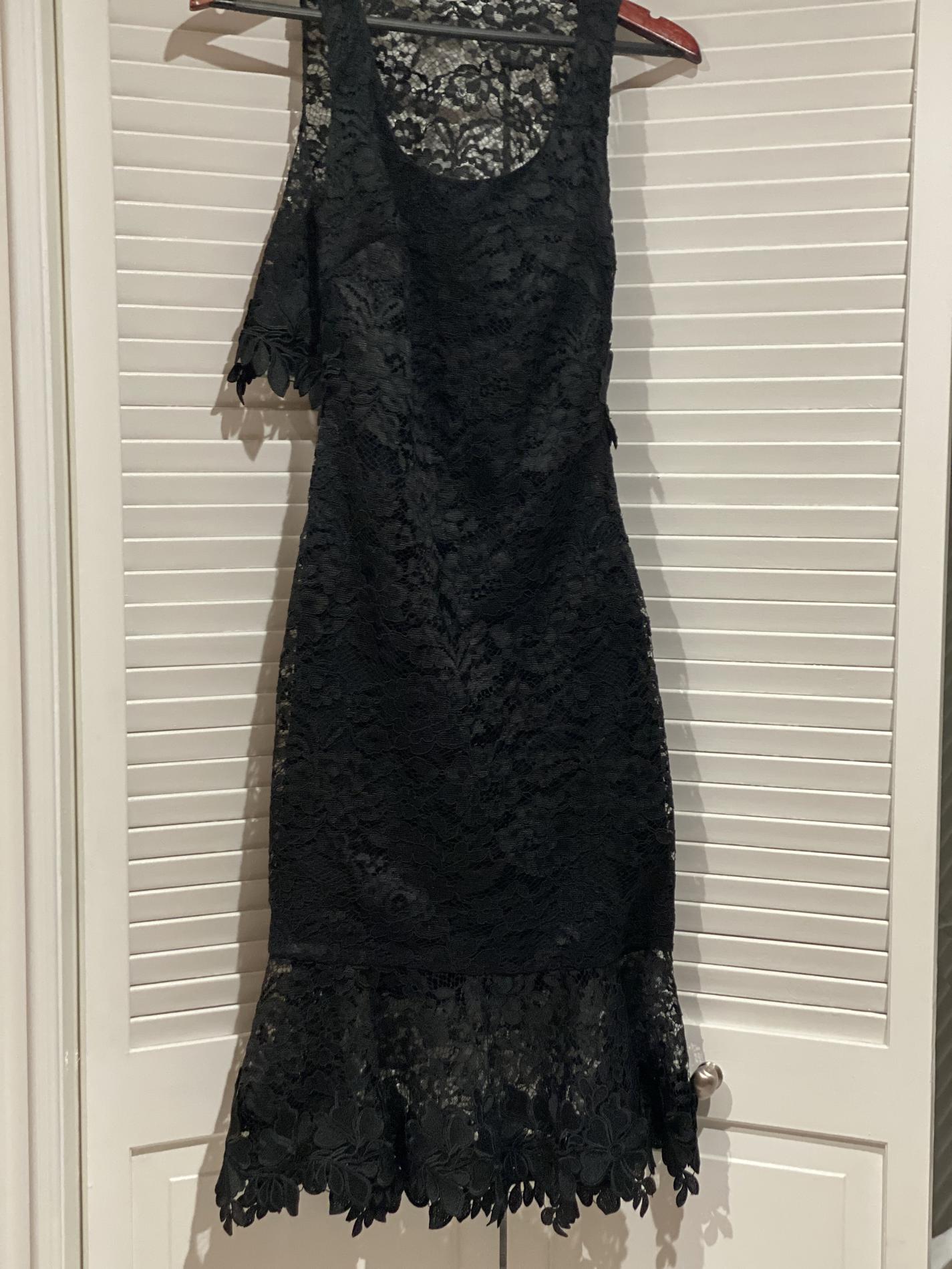 Sachin & Babi Size 4 Wedding Guest Lace Black Cocktail Dress on Queenly