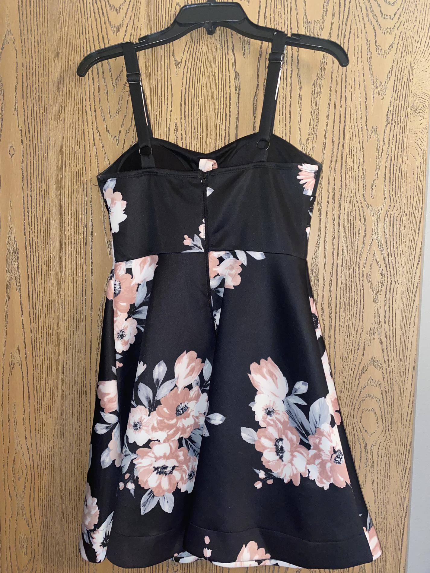 Size 8 Floral Black A-line Dress on Queenly