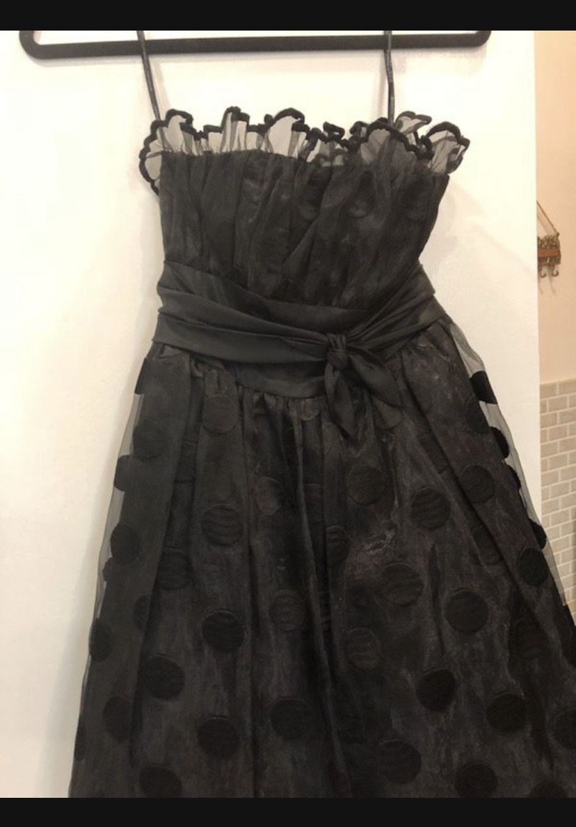 Betsy Johnson Size 4 Homecoming Strapless Black Ball Gown on Queenly