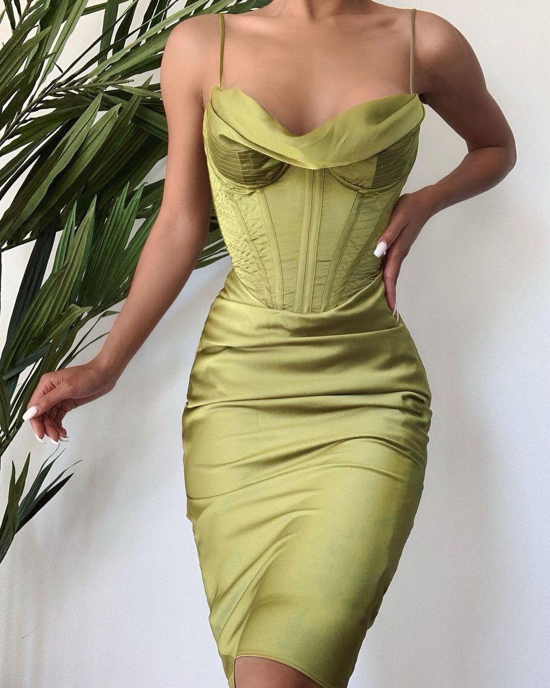 Size 8 Nightclub Gold Cocktail Dress on Queenly