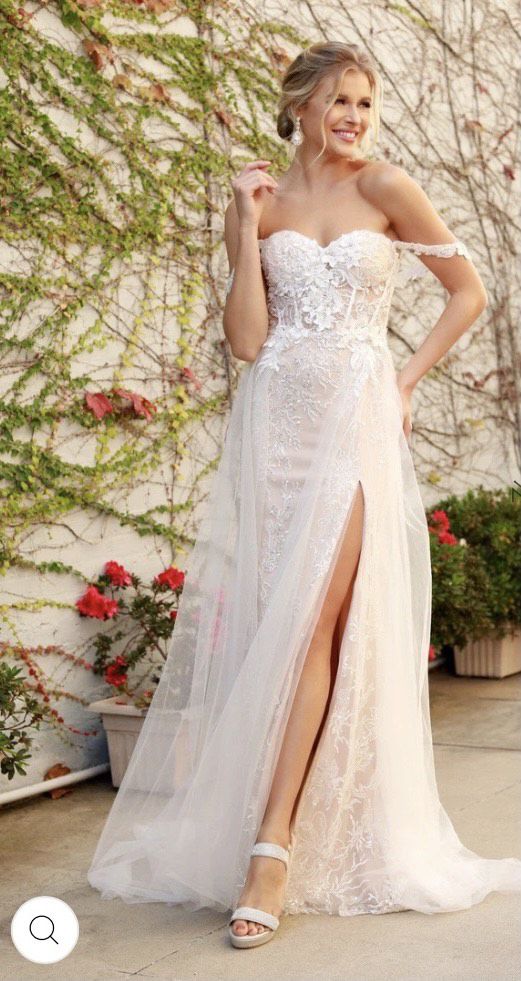 Size 8 Wedding Off The Shoulder Lace White Side Slit Dress on Queenly