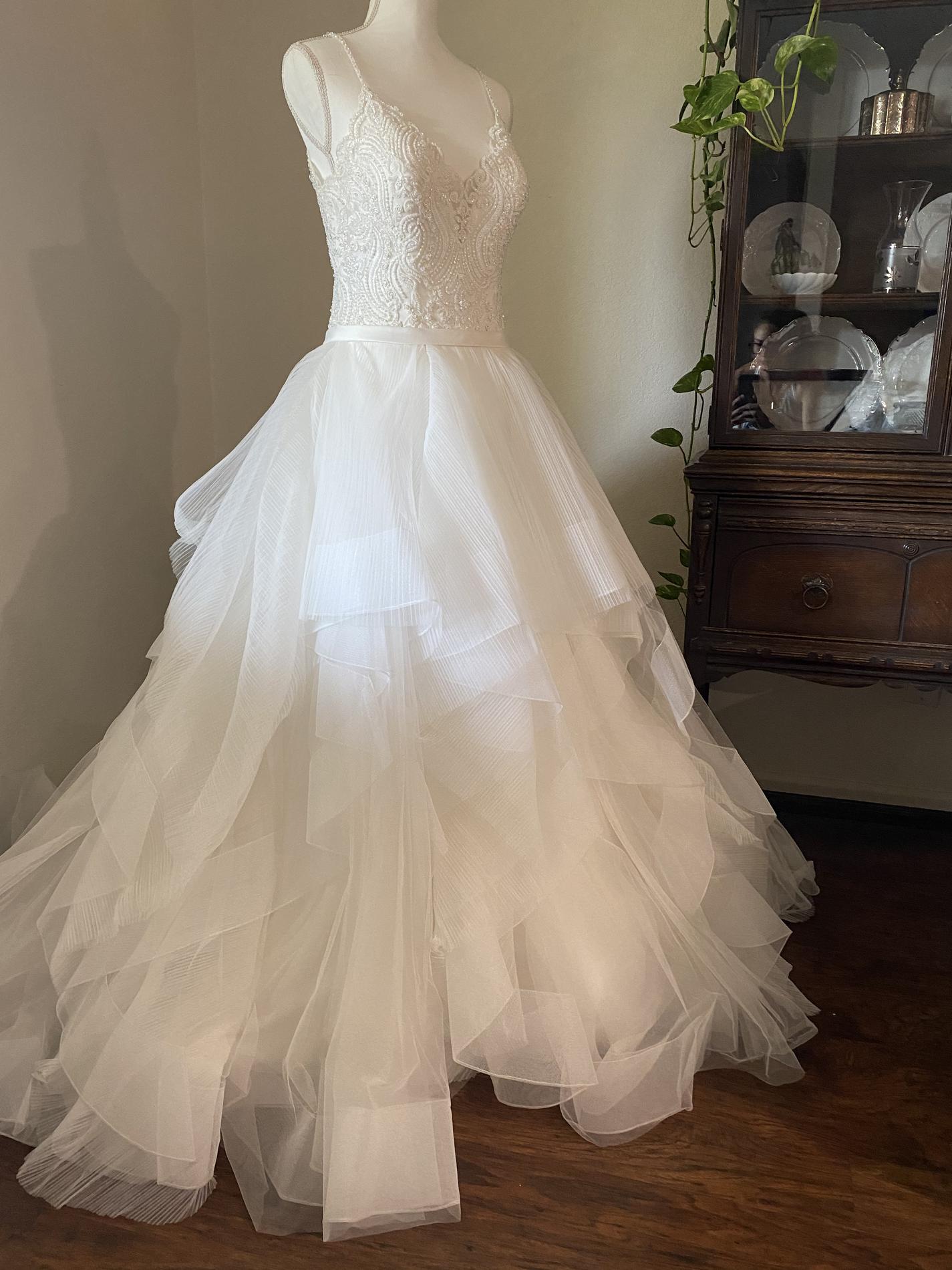 Allure Bridals White Size 12 Beaded Top Train Sweetheart Tall Height Ball gown on Queenly