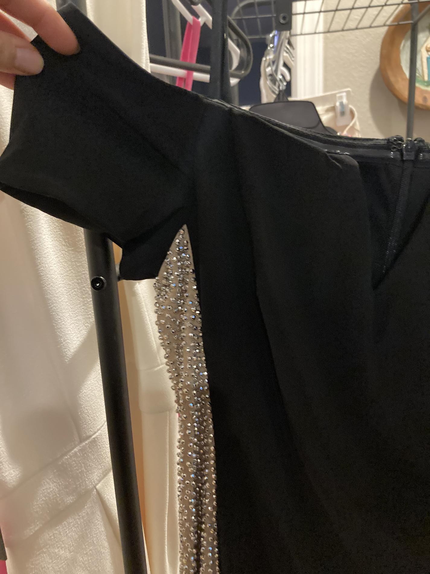 Size 6 Homecoming Plunge Sequined Black Cocktail Dress on Queenly