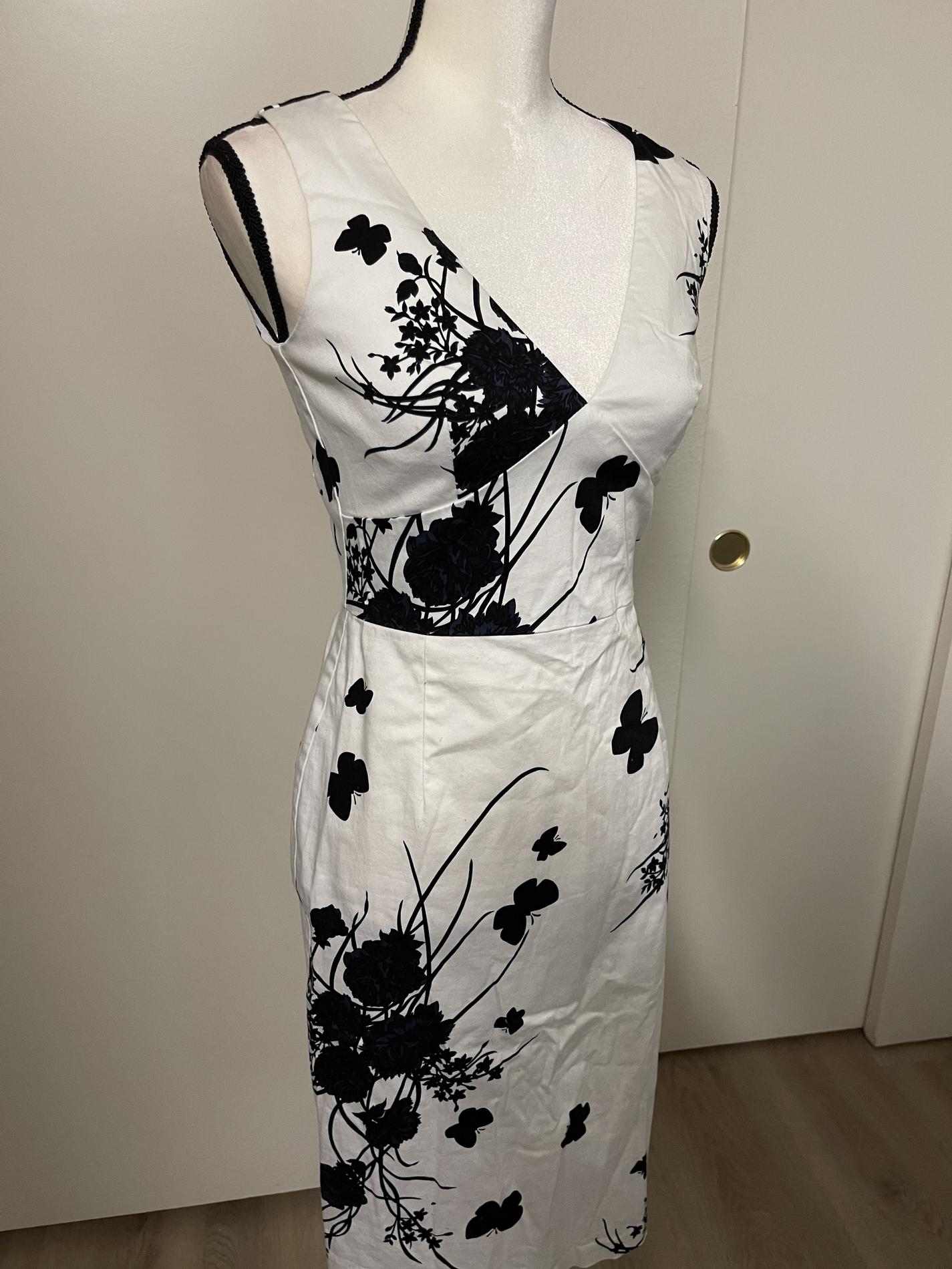 Moda international Size 6 White Cocktail Dress on Queenly