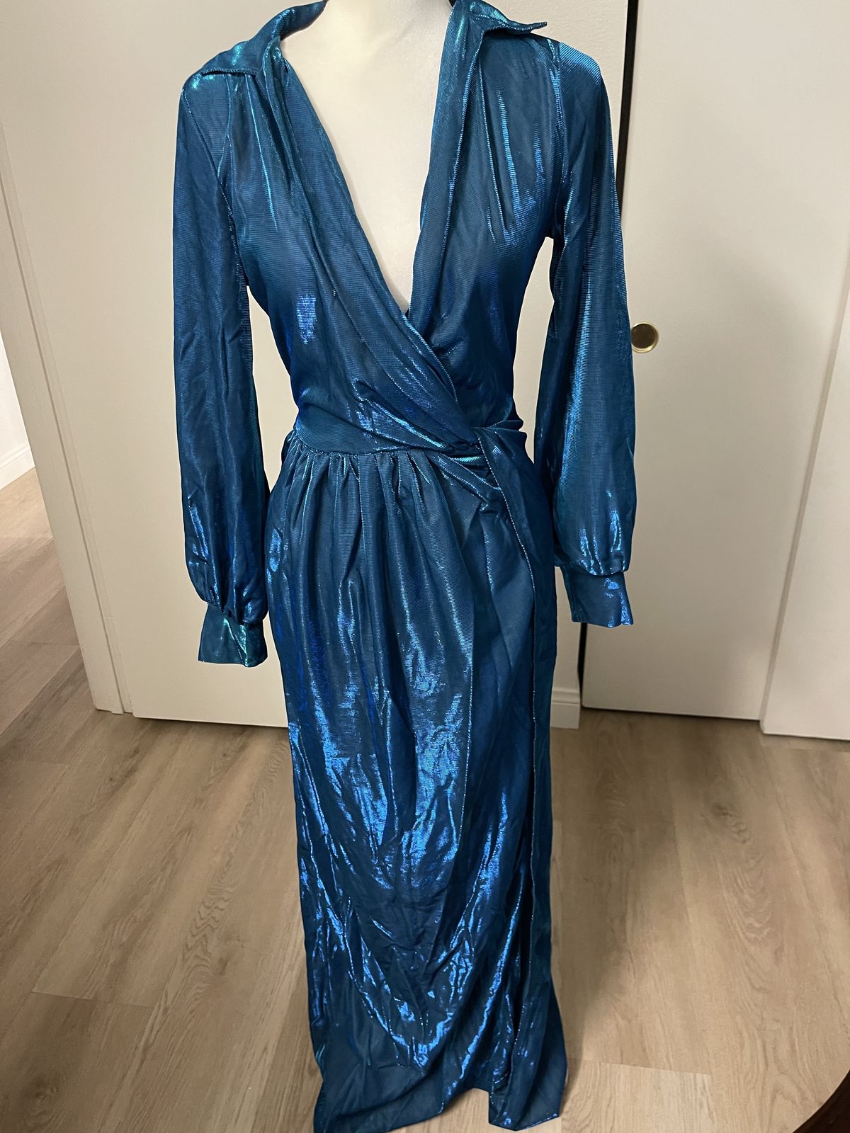 Size 10 Long Sleeve Royal Blue A-line Dress on Queenly