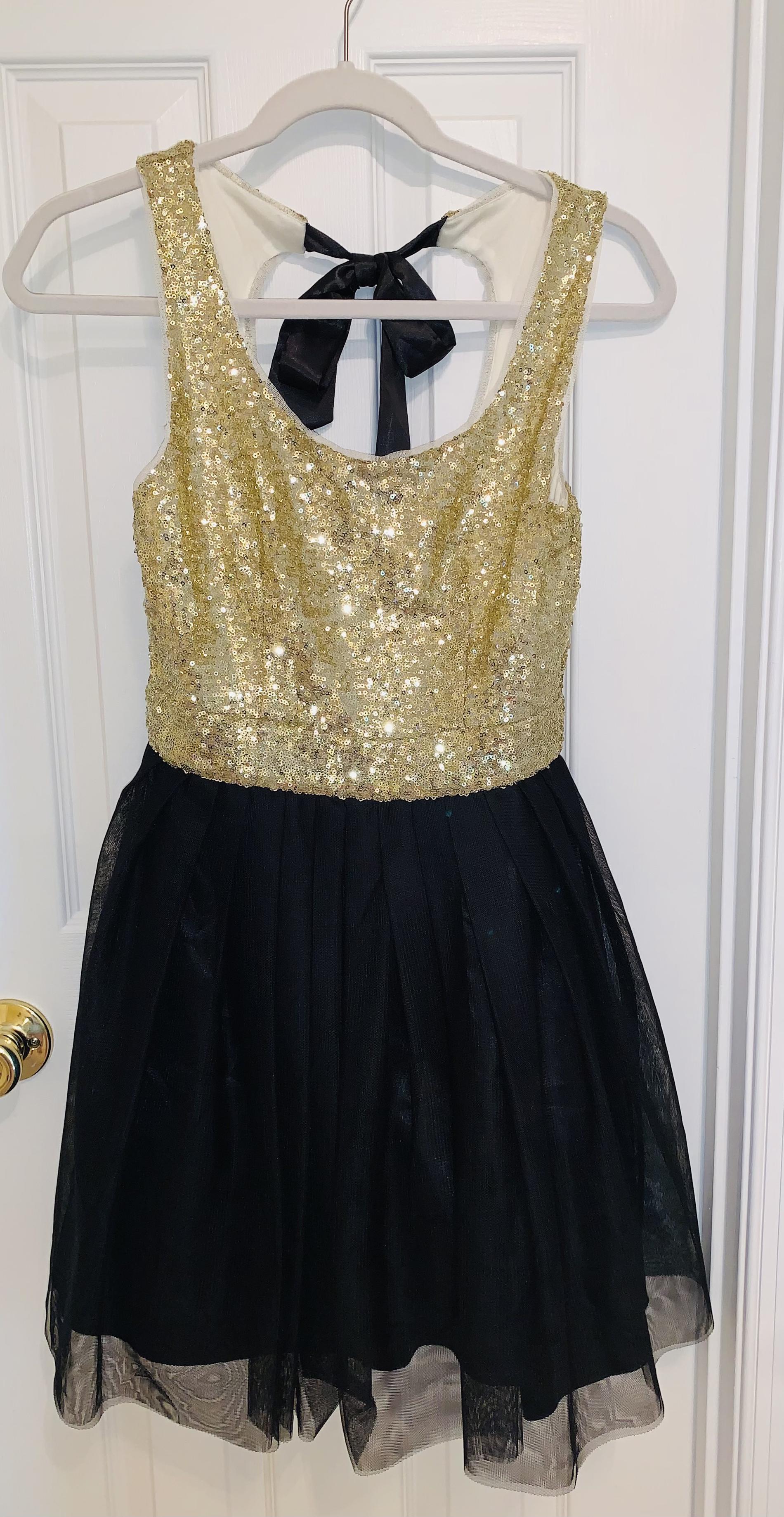 Size 6 Homecoming Sequined Gold Cocktail Dress on Queenly
