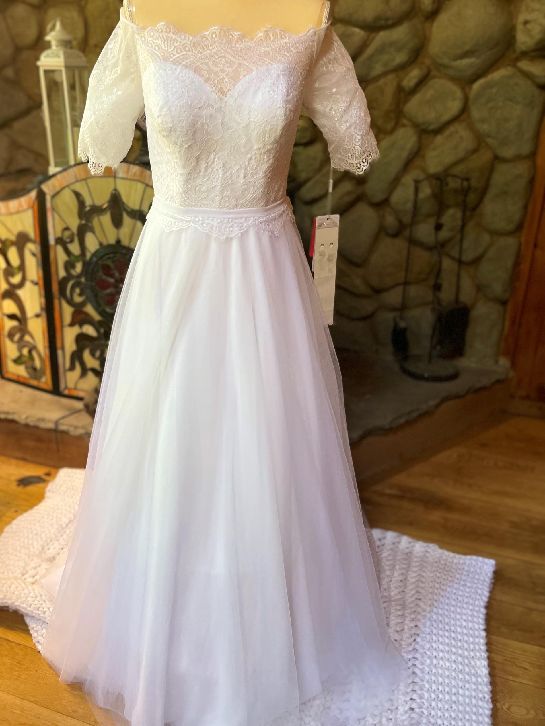 Size 12 Wedding Lace White A-line Dress on Queenly