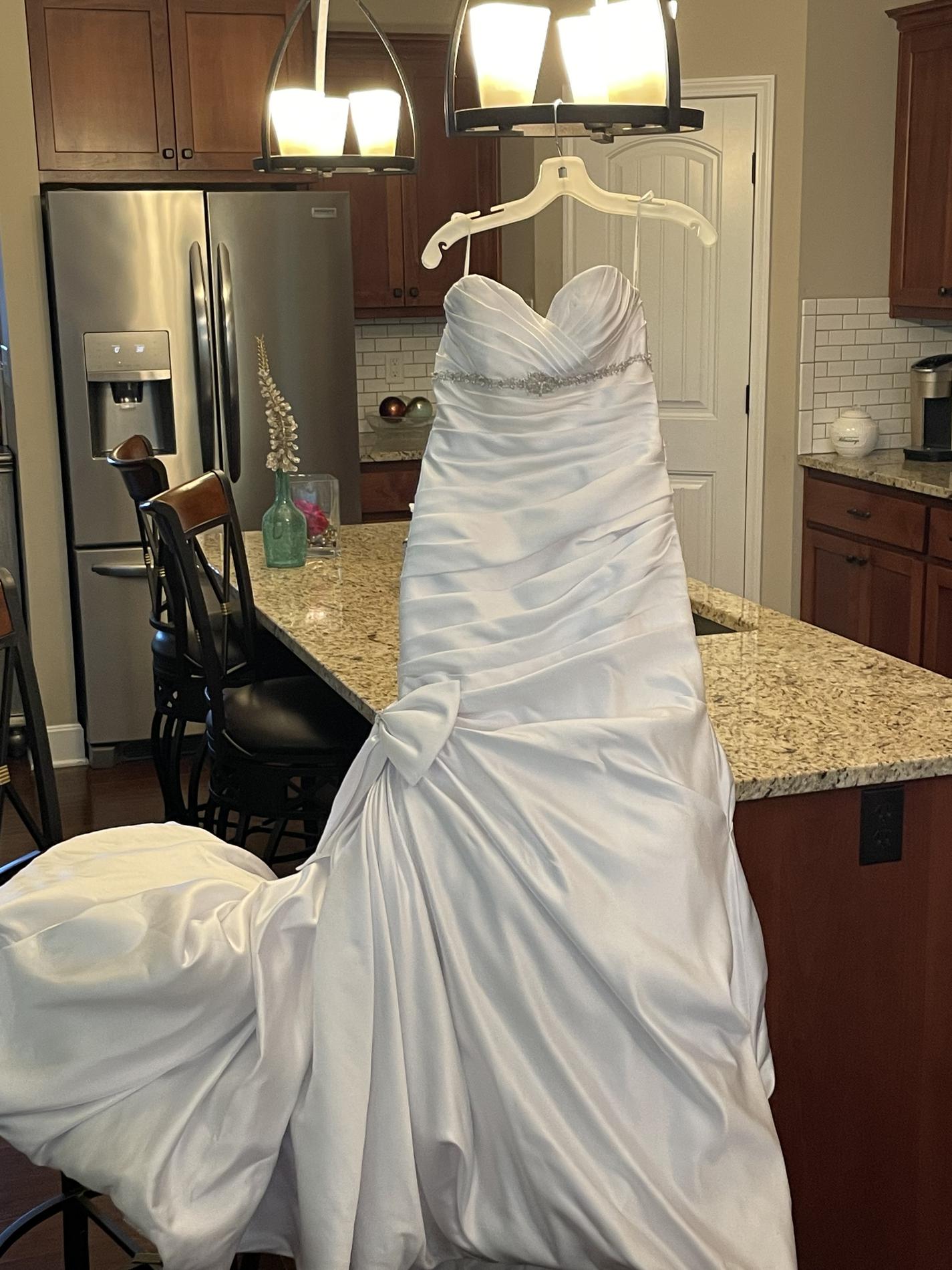 David's Bridal Size 10 White Mermaid Dress on Queenly